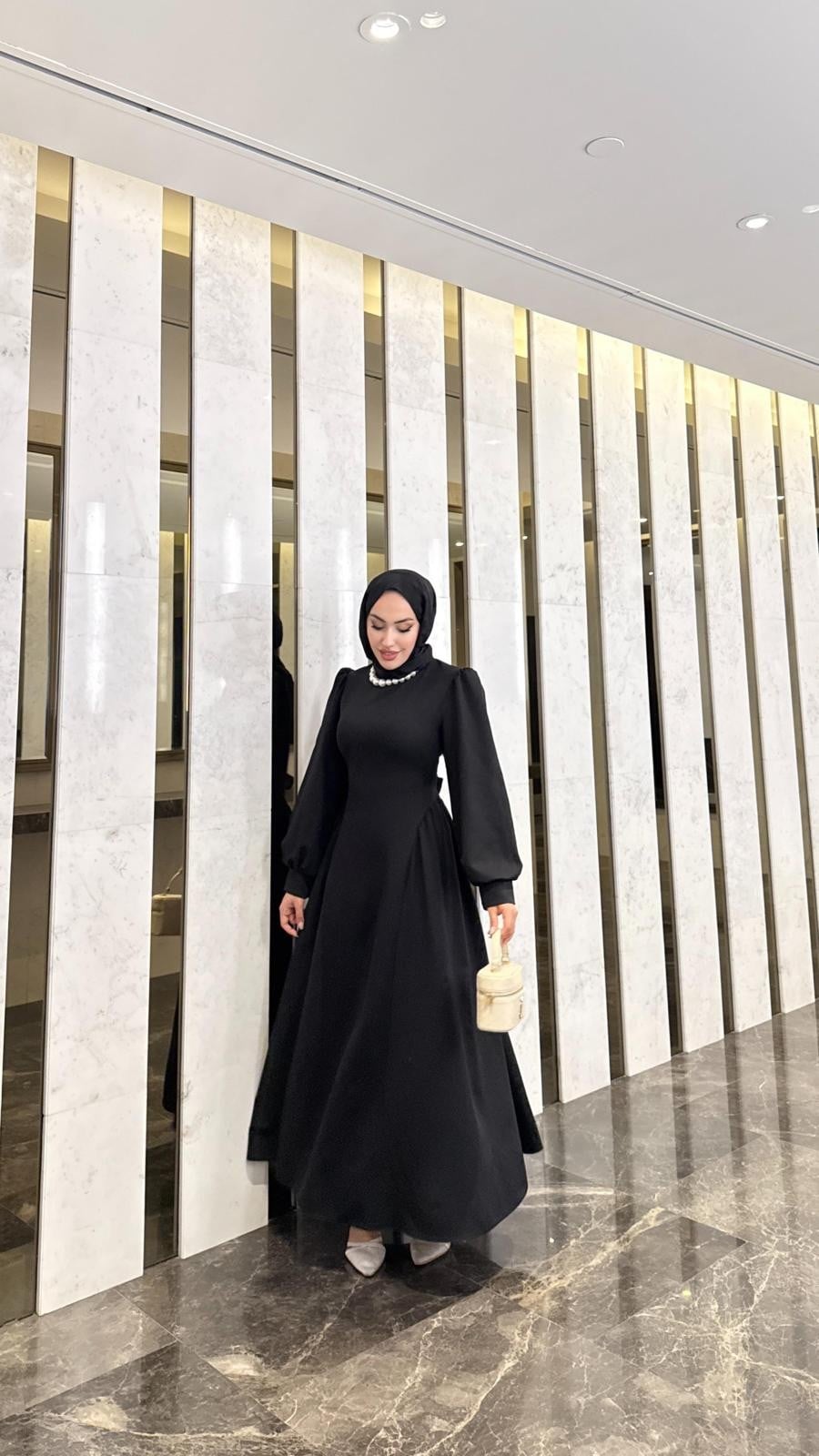 Linda Elbise - Siyah