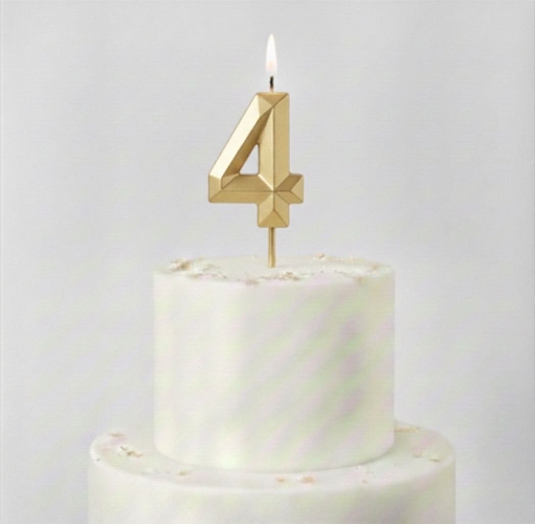 3d 4 Yaş Gold Rakam Mum