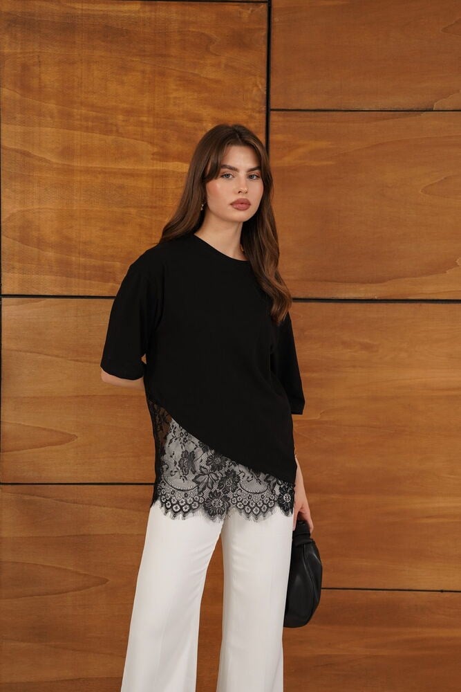 Asimetrik Kesim Dantel Detaylı Premium T-Shirt – Modern & Şık Tasarım