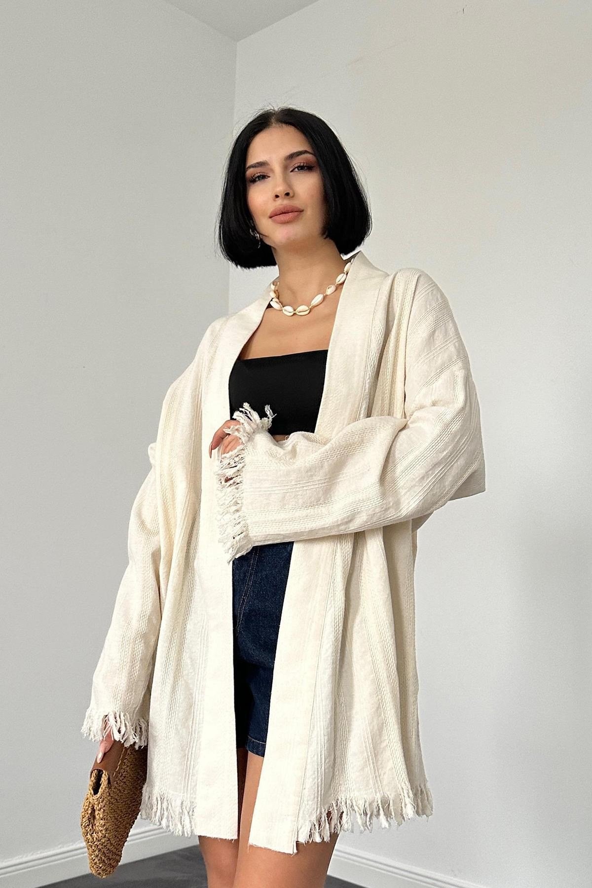 Bej Arkası Nakışlı Püskül Detaylı Kimono