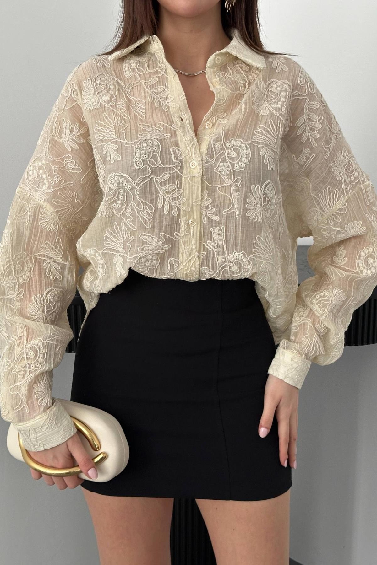 Bej Nakışlı Oversize Gömlek