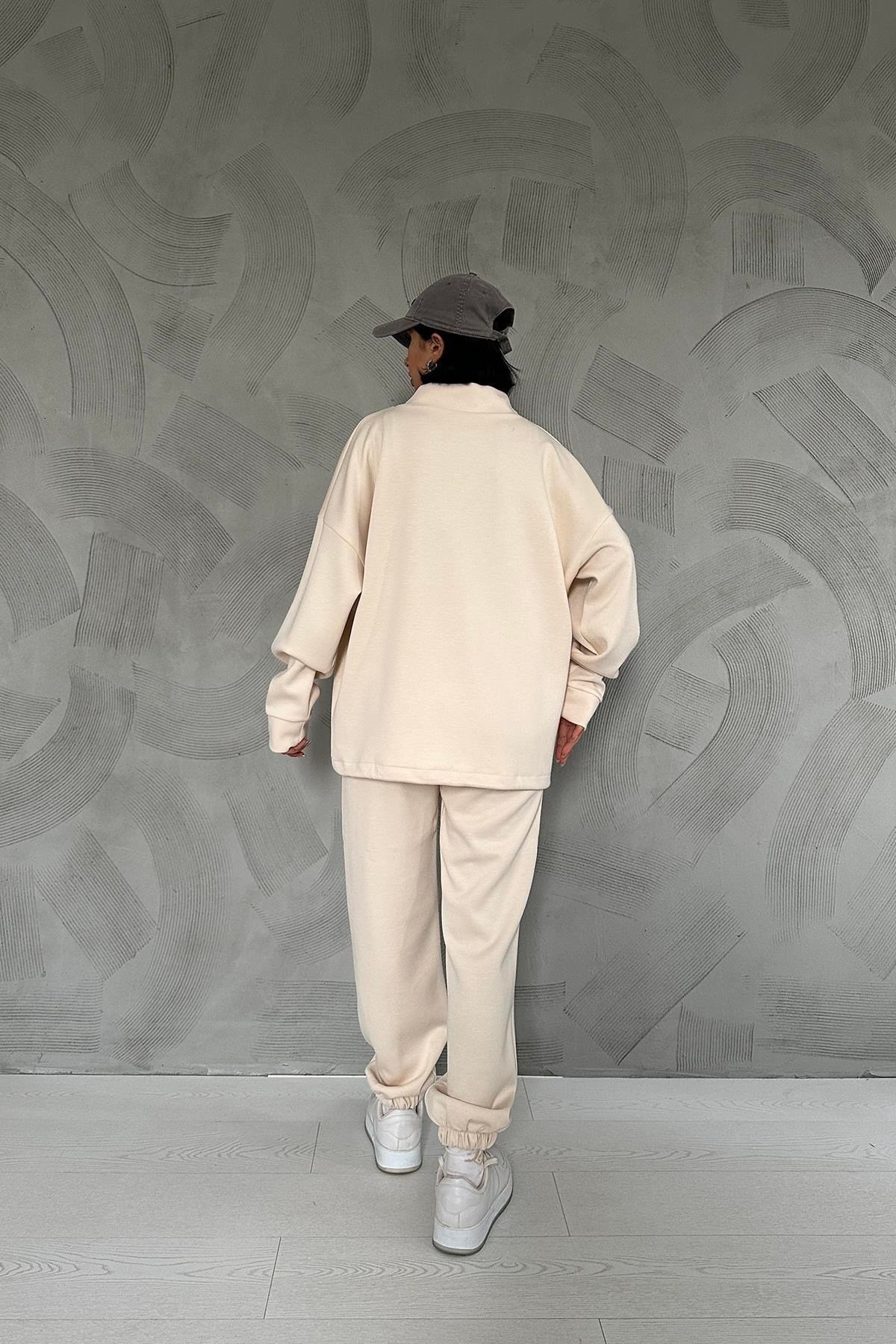 Bej Önü Yazılı Sweatshirt Ve Pantolon Takım