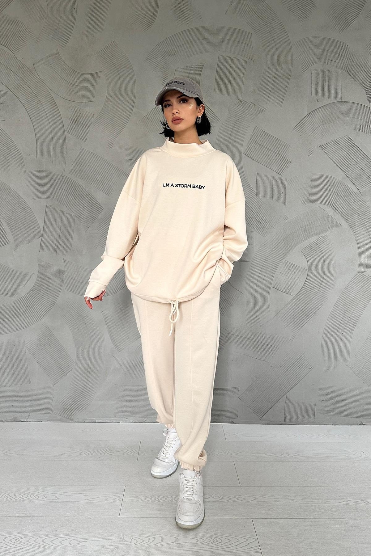 Bej Önü Yazılı Sweatshirt Ve Pantolon Takım