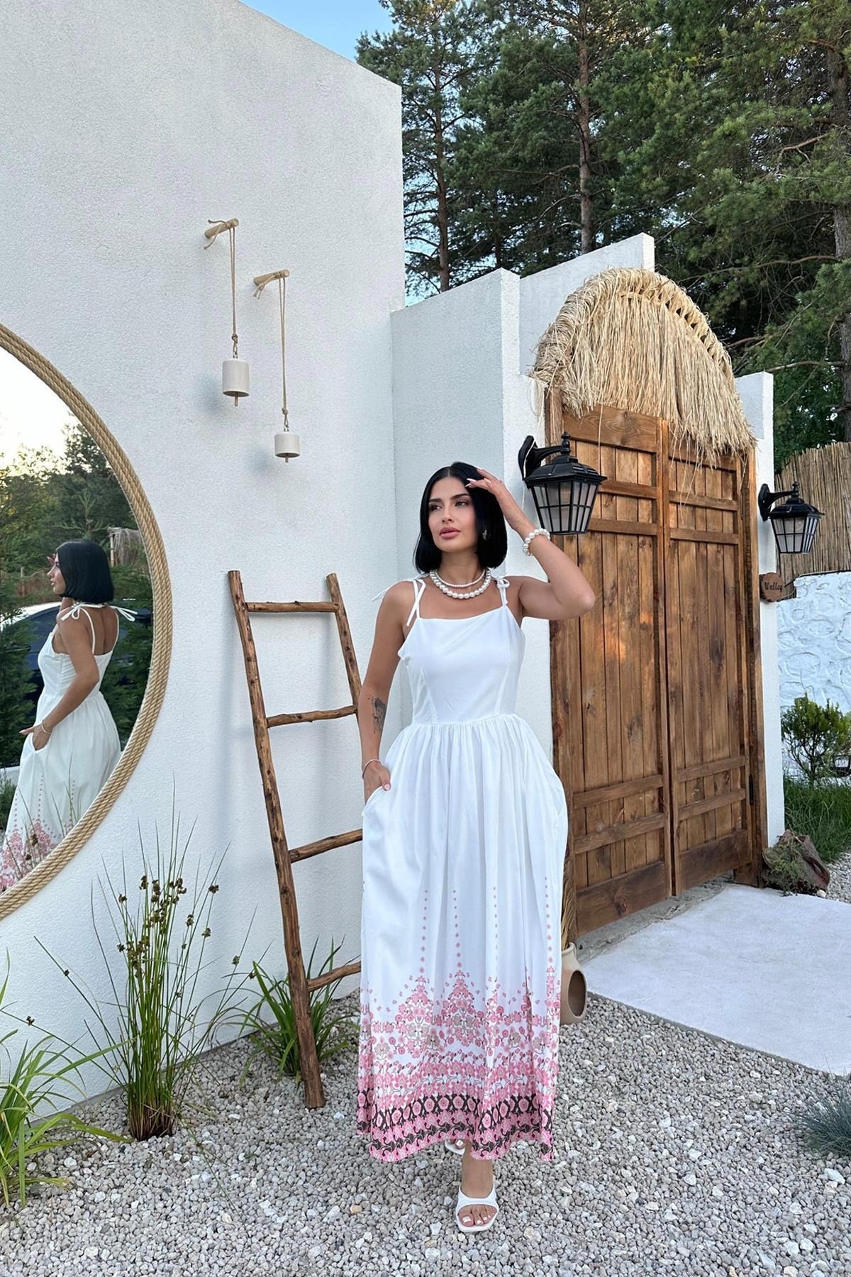 Beyaz Baskı Detaylı Askılı Elbise