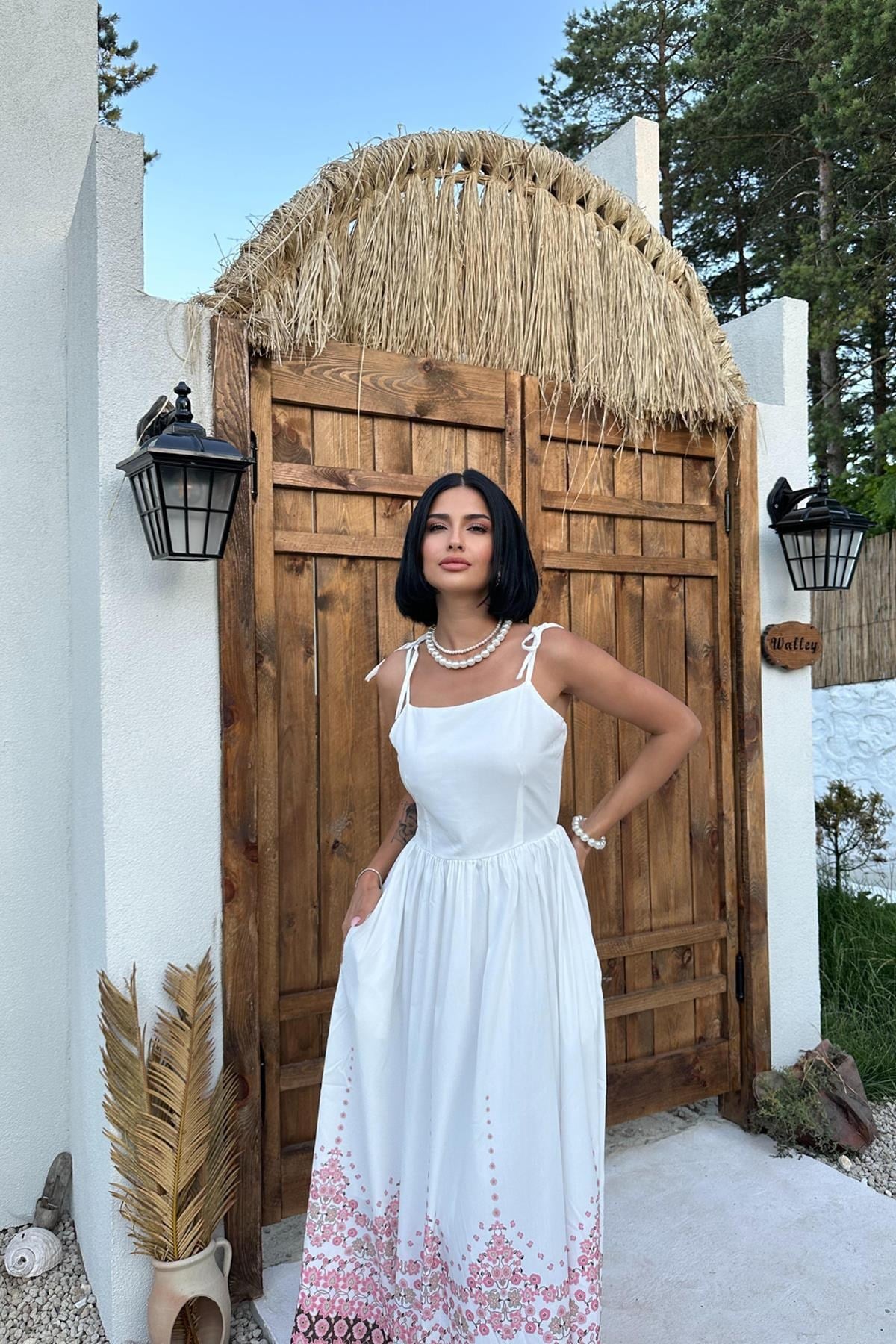 Beyaz Baskı Detaylı Askılı Elbise