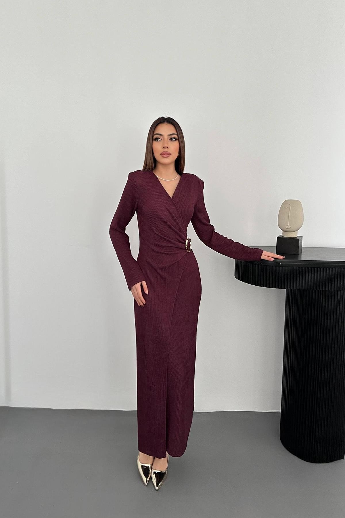 Bordo Büzgü Detaylı Tokalı Elbise