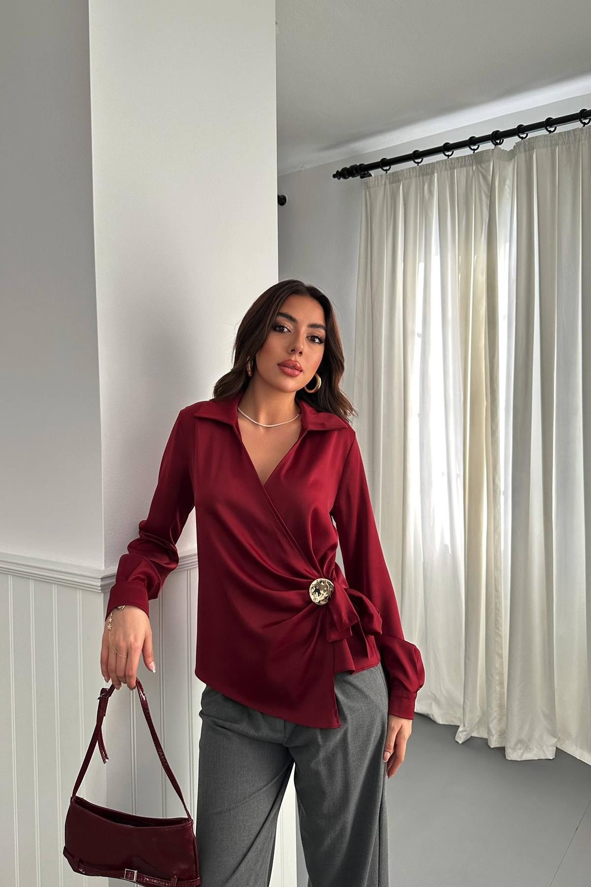 Bordo Düğme Detaylı Saten Bluz