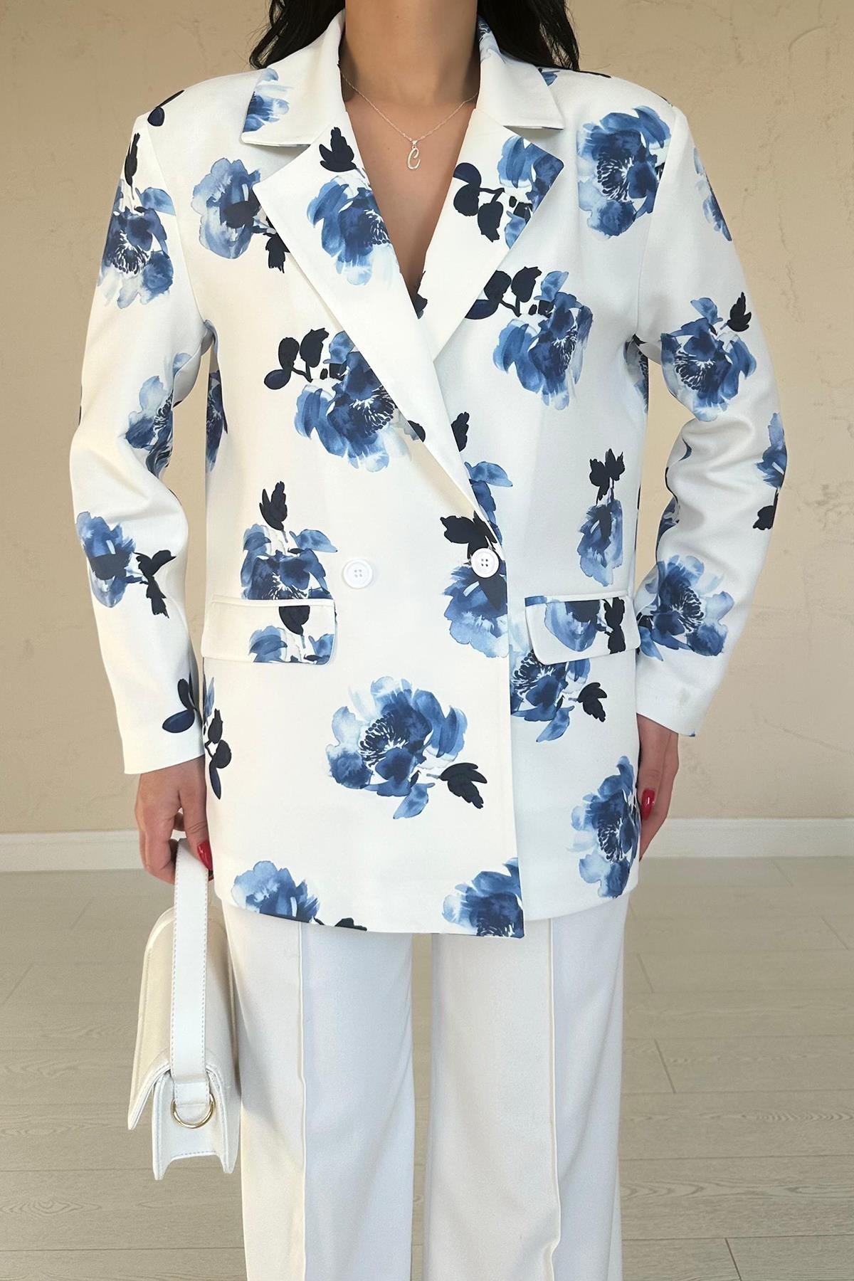 Ekru Gül Detaylı Blazer Ceket