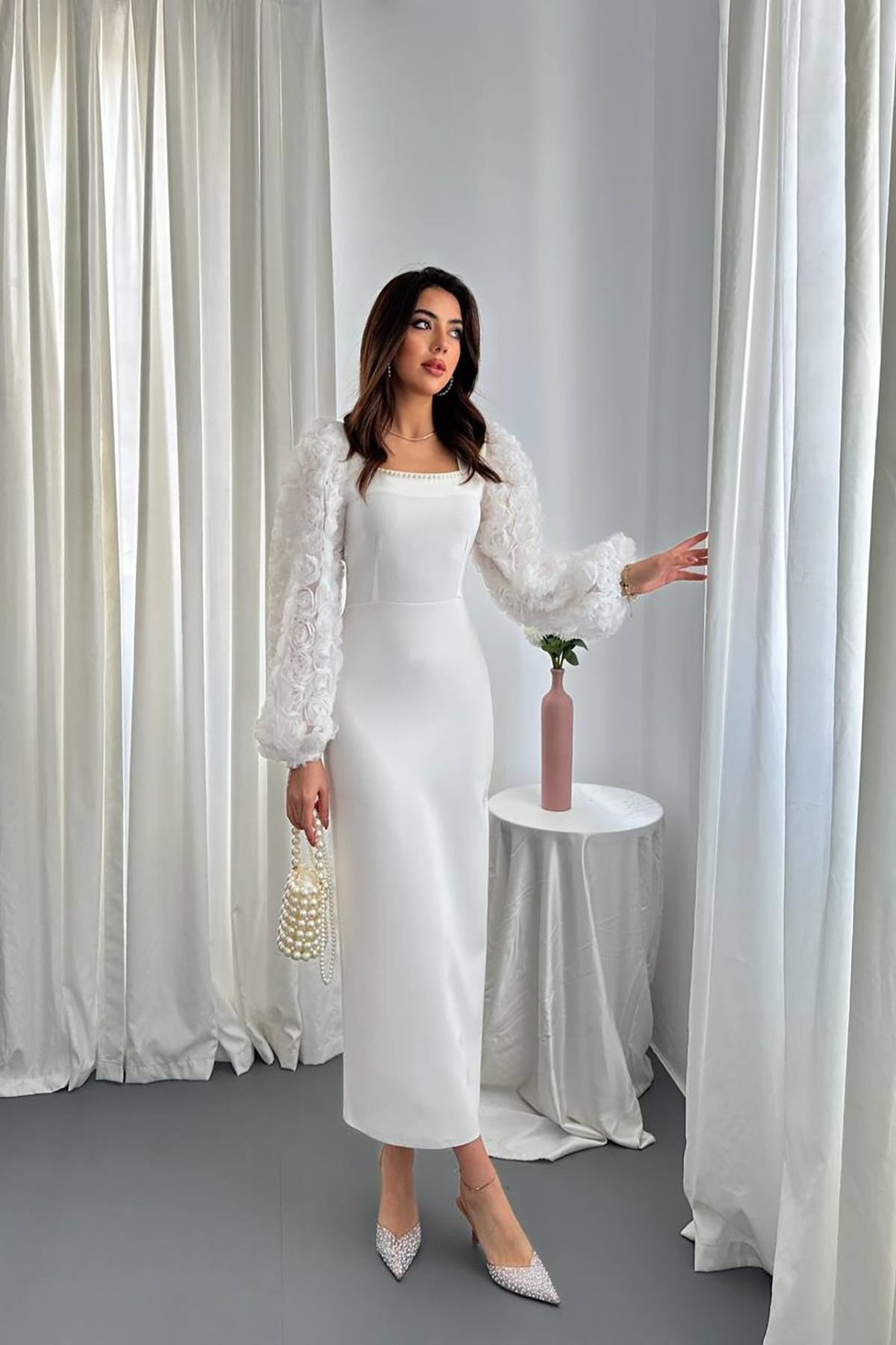 Ekru Kolları Çiçekli Atlas Elbise