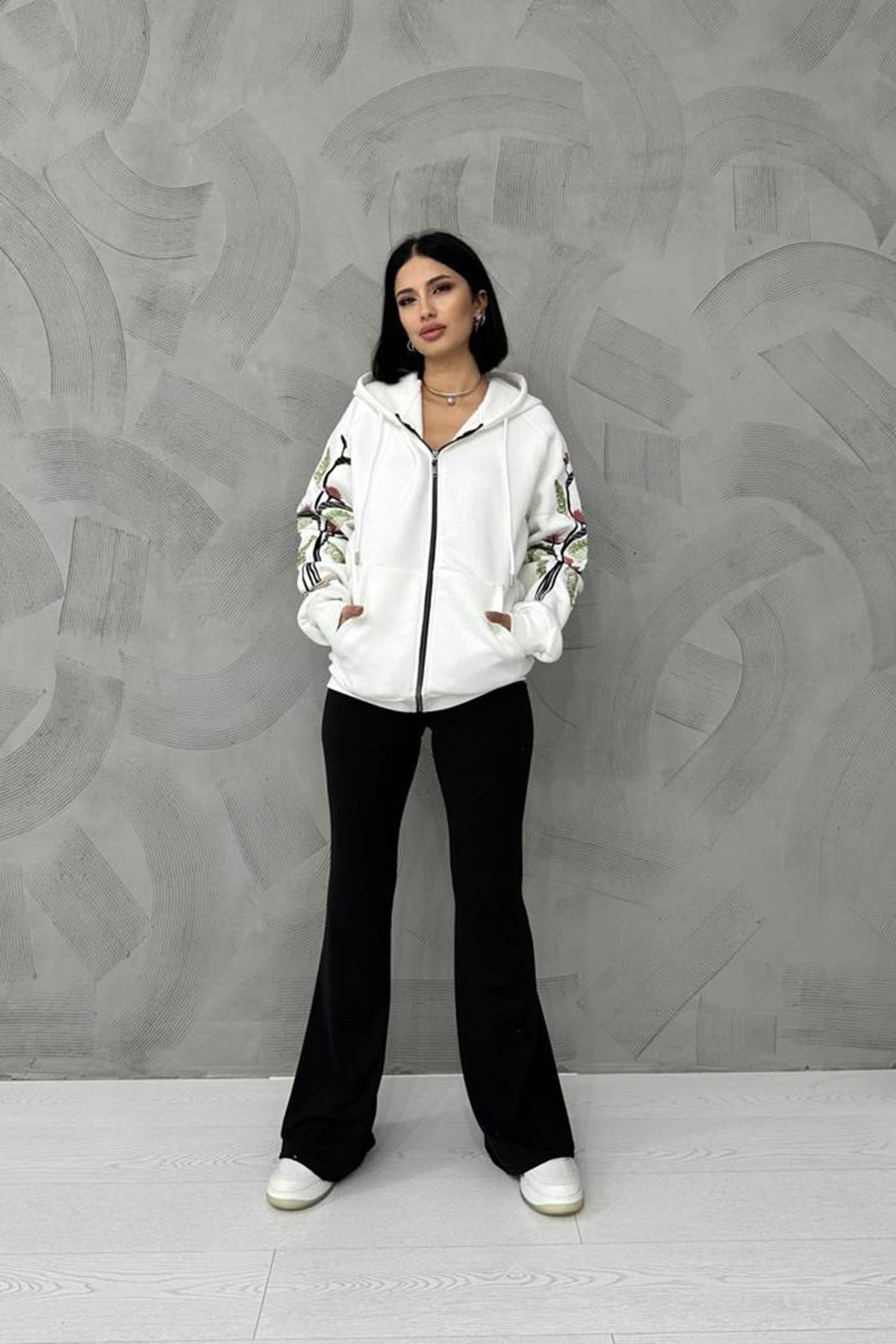 Ekru Nakışlı Sweatshirt
