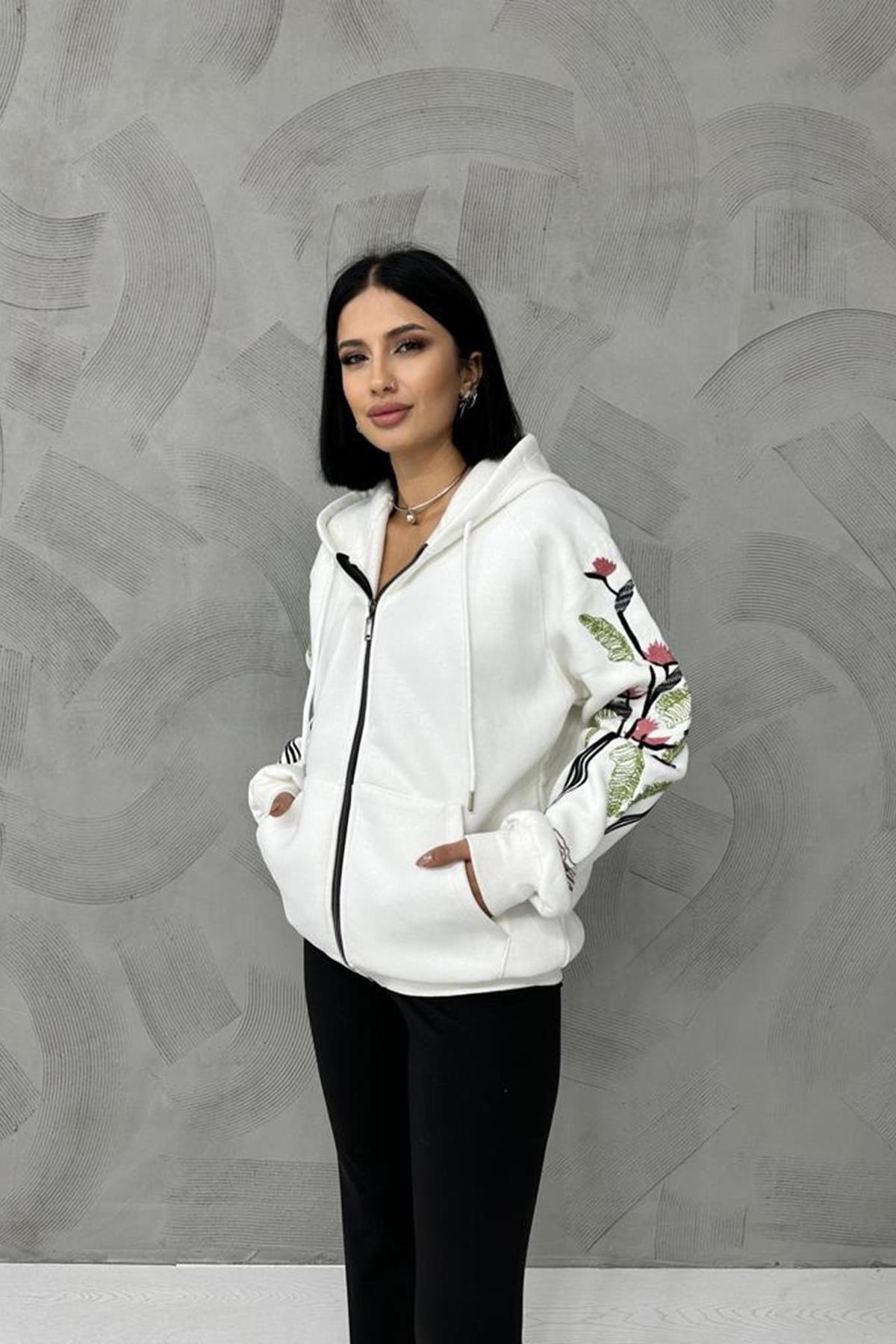 Ekru Nakışlı Sweatshirt