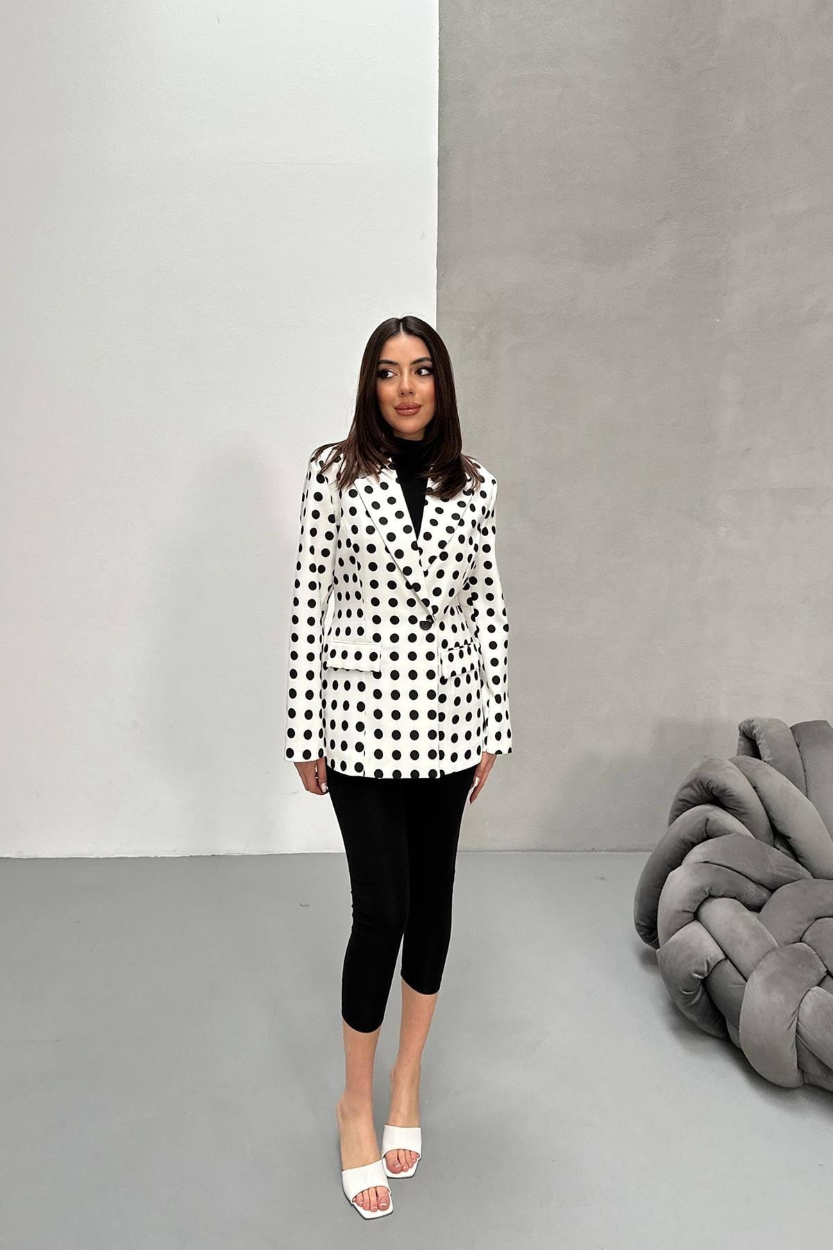 Ekru Puantiyeli Blazer Ceket