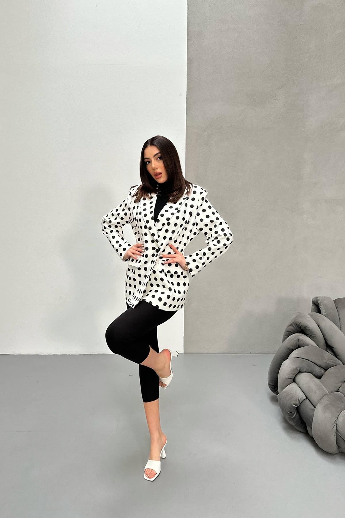 Ekru Puantiyeli Blazer Ceket