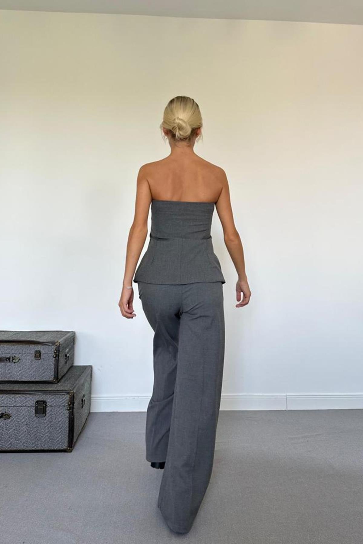 Gri Straplez Düğmeli Crop Ve Pantolon Takım