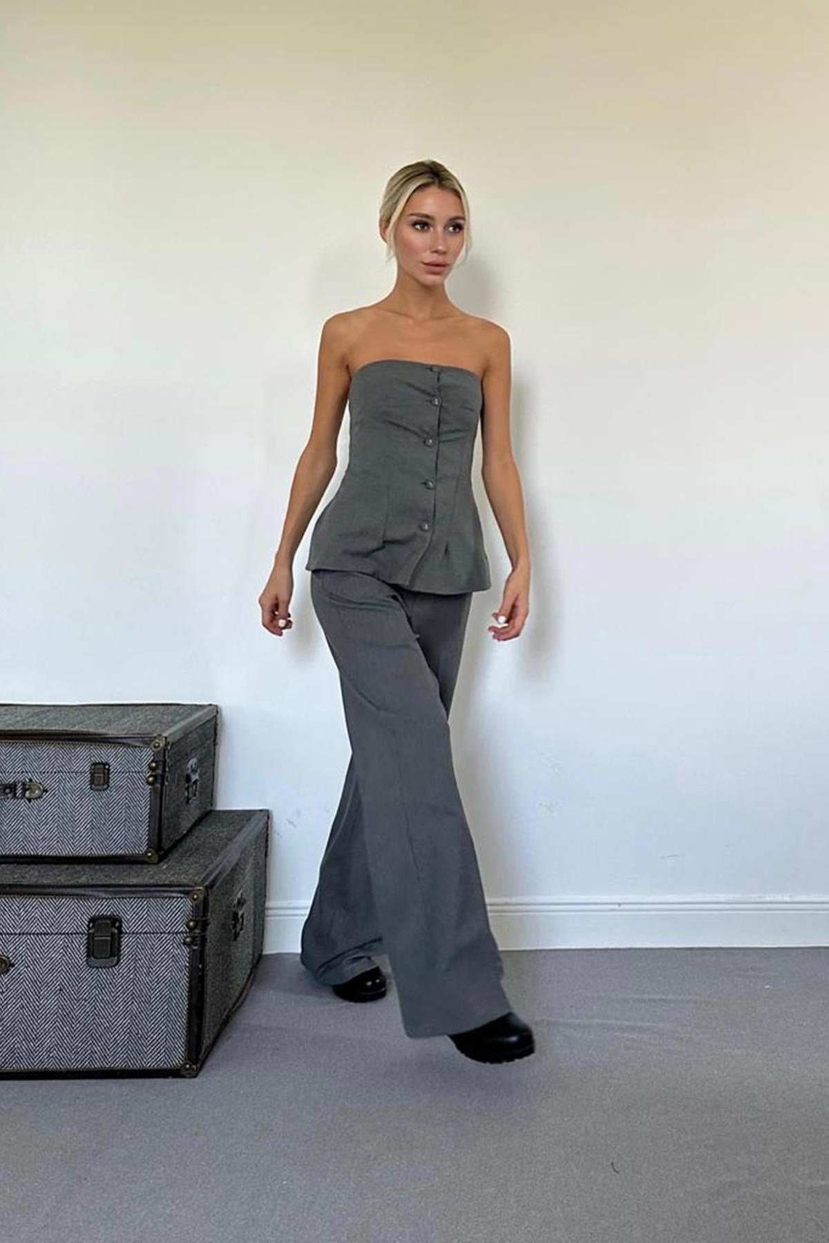 Gri Straplez Düğmeli Crop Ve Pantolon Takım