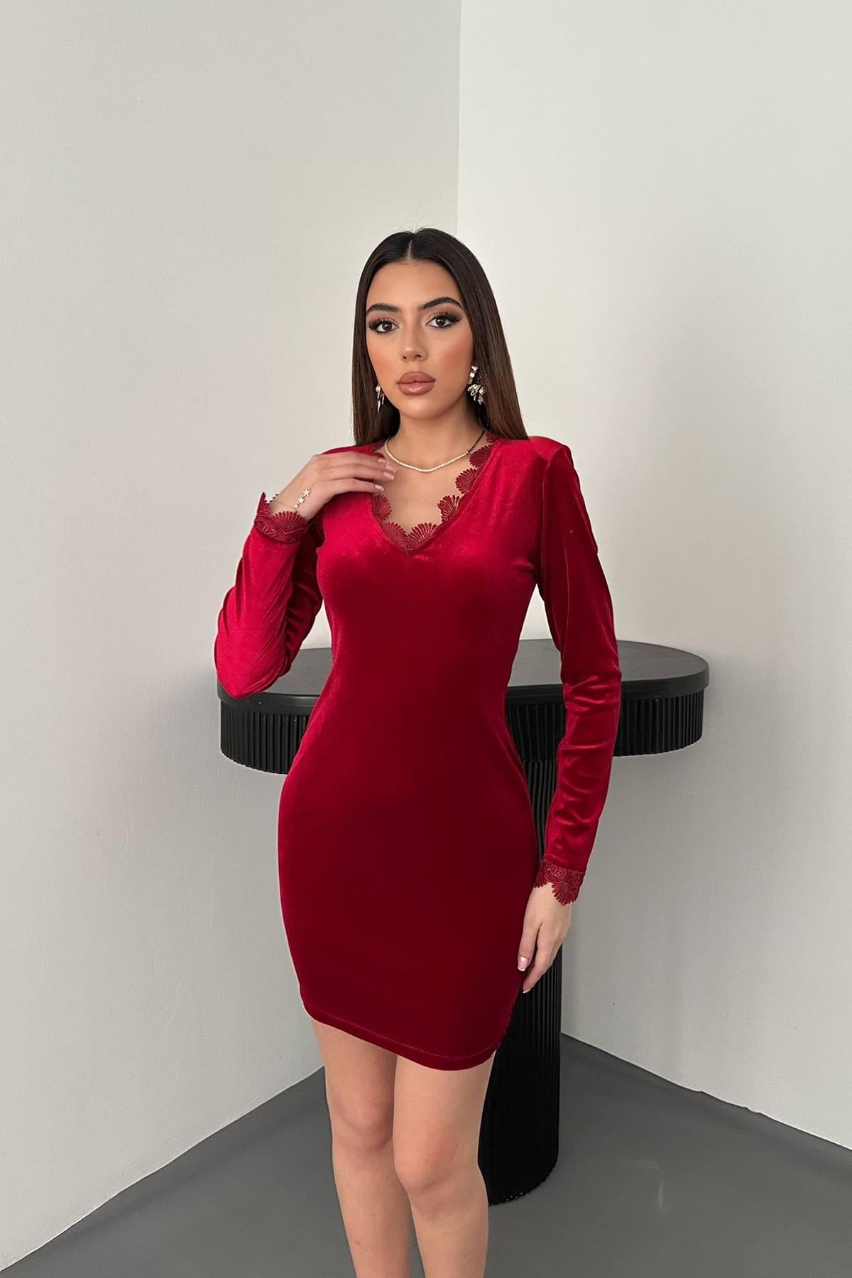 Kırmızı Yaka Ve Kol Dantelli Mini Elbise