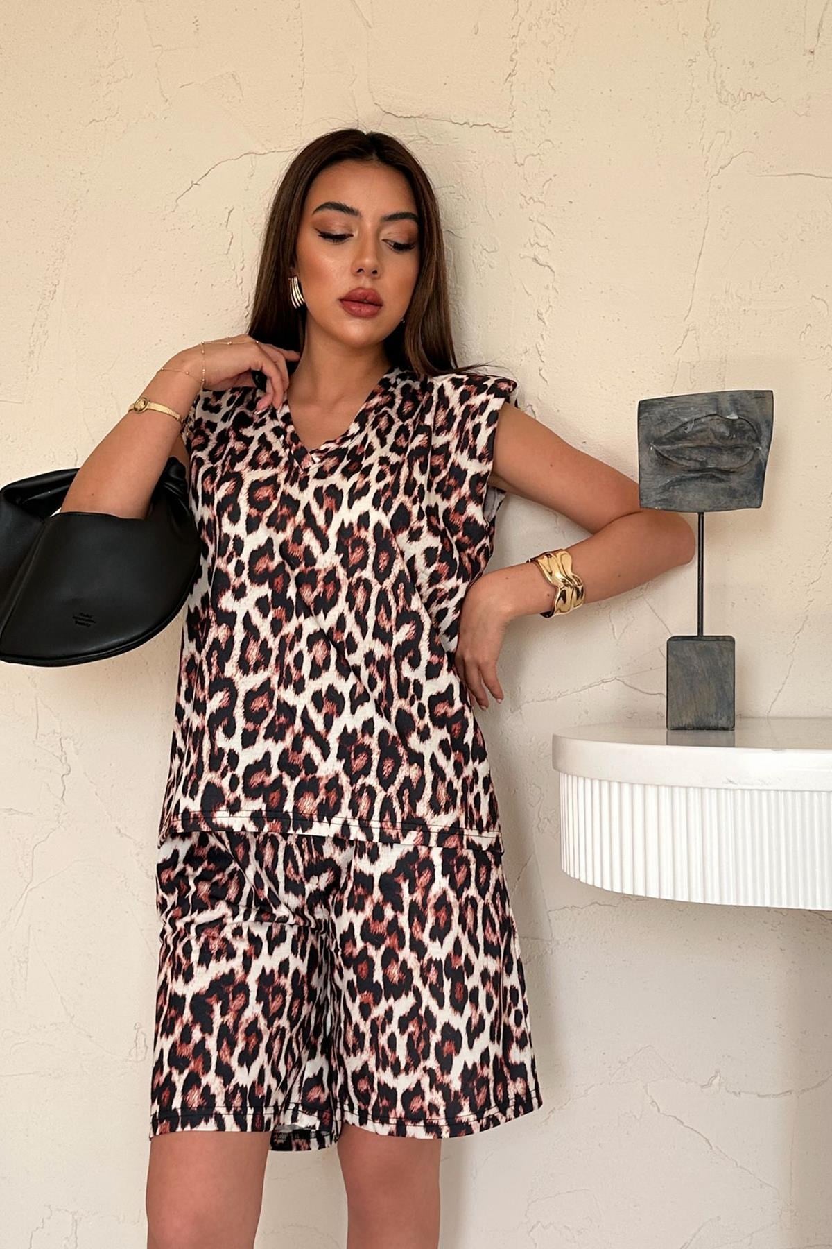 Leopar Çizgili Şortlu Takım