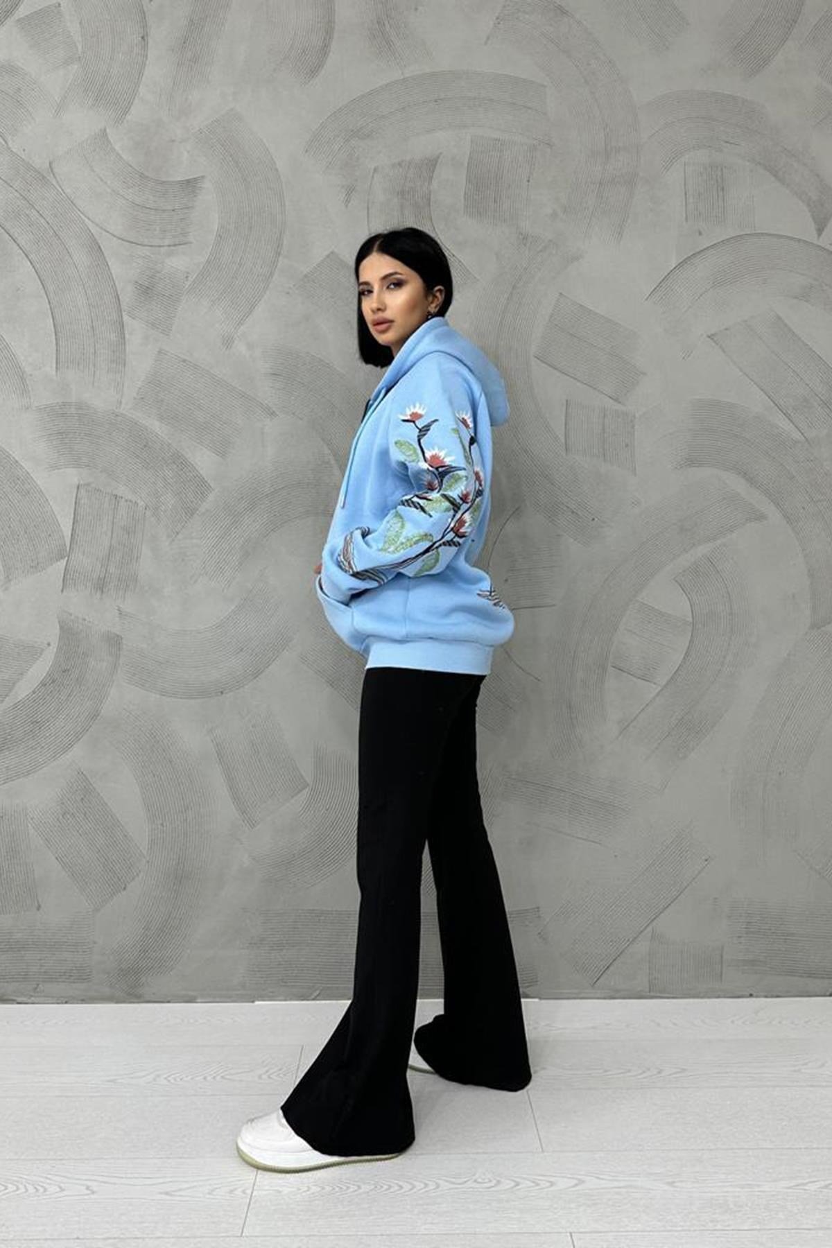 Mavi Nakışlı Sweatshirt