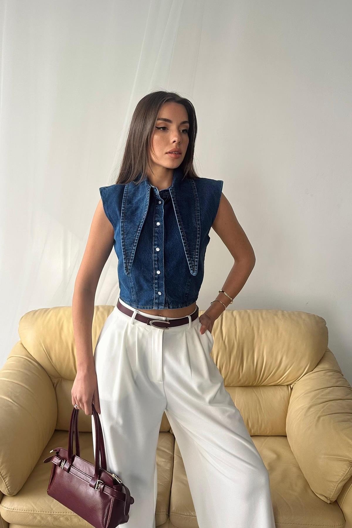 Mavi Yaka Detaylı Denim Crop