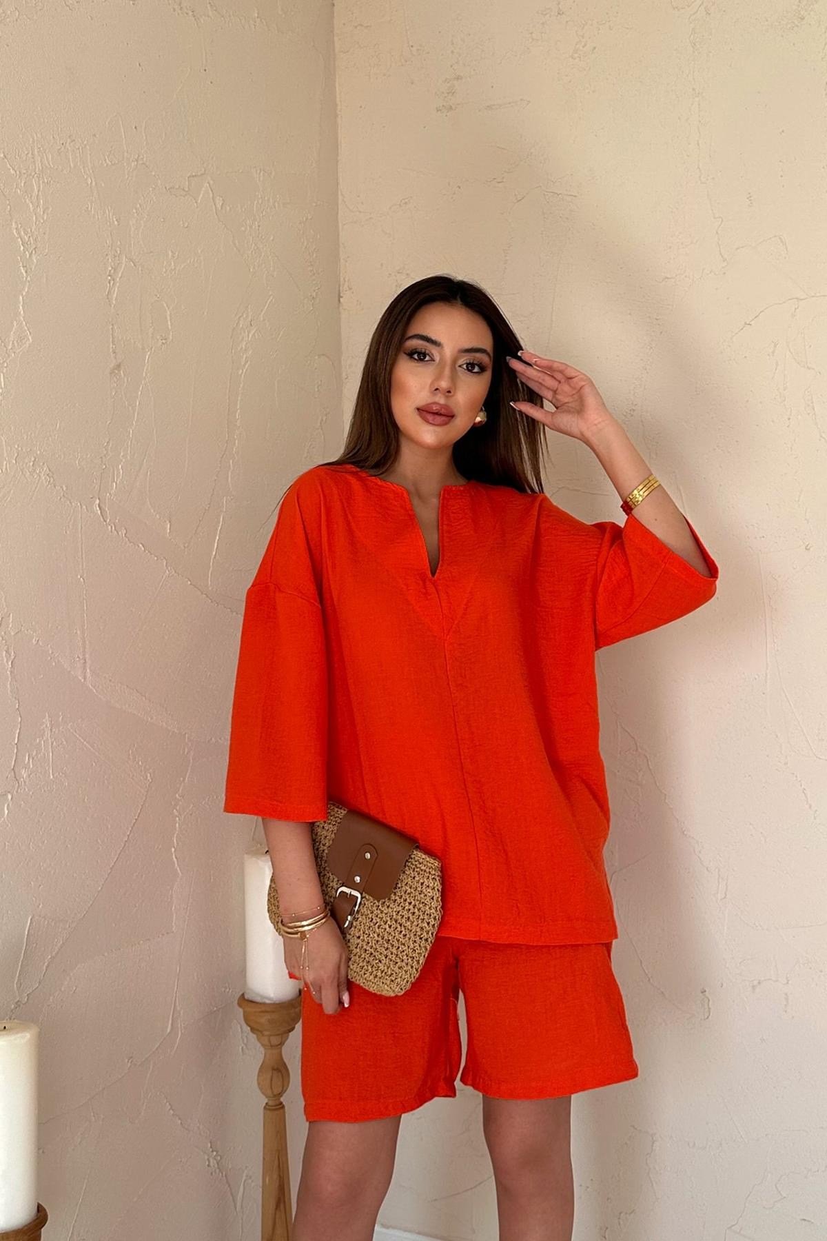 Oranj Şort Ve Üst Takım