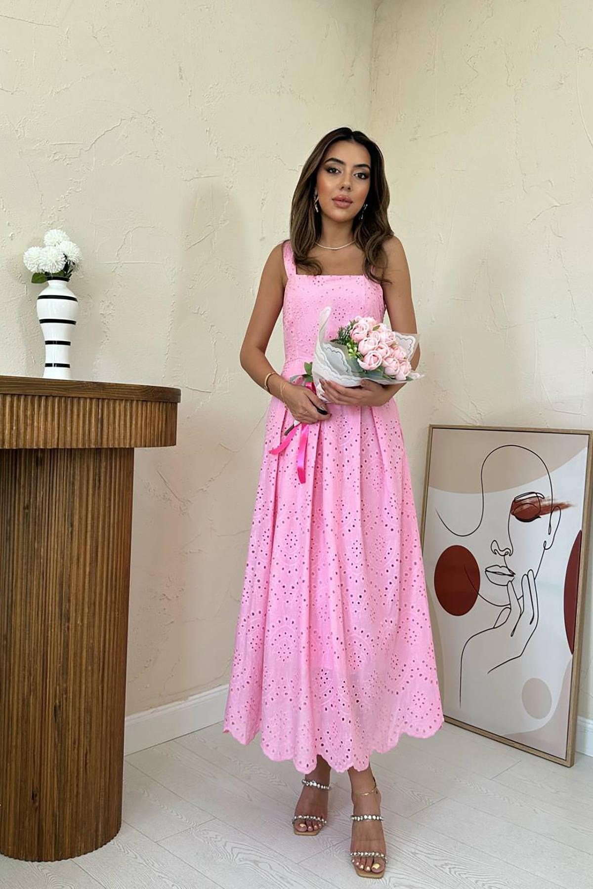 Pembe Askılı Aparatlı Brode Elbise