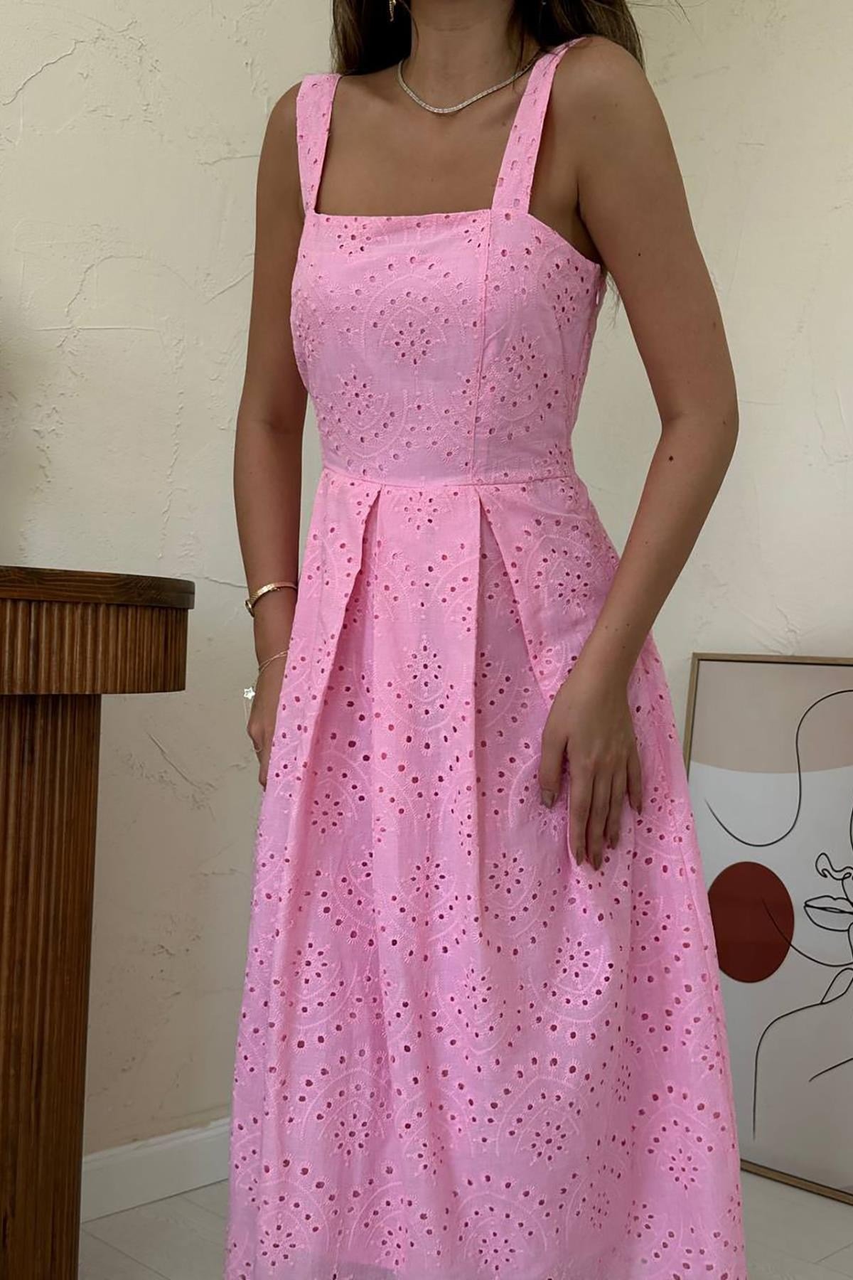 Pembe Askılı Aparatlı Brode Elbise