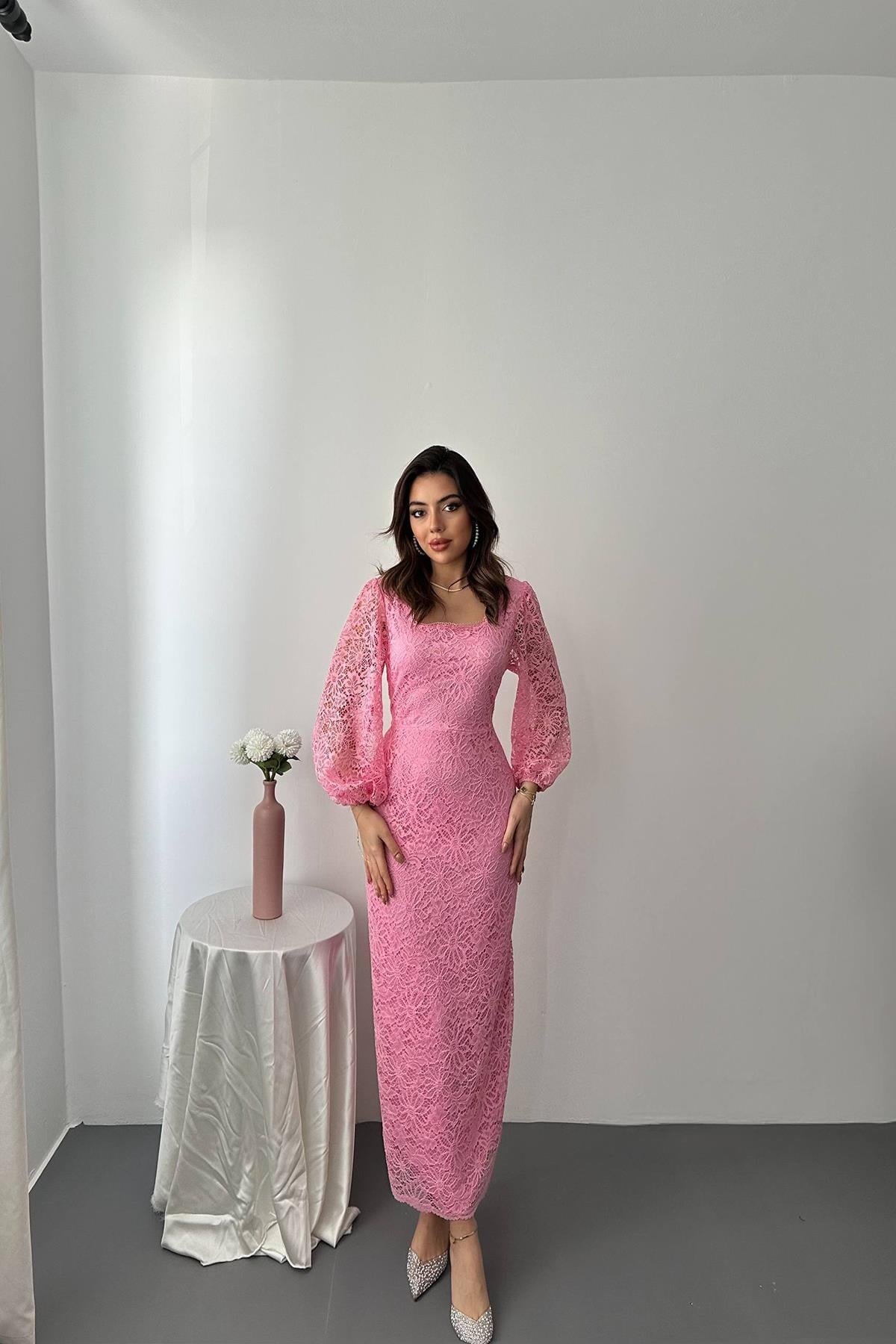 Pembe Güpür Detaylı Dantel Elbise