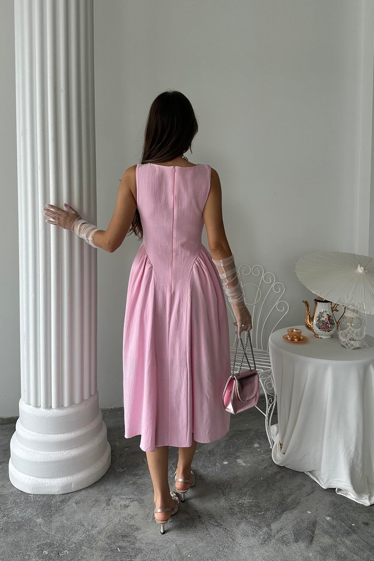 Pembe Yanları Büzgülü Midi Boy Keten Elbise
