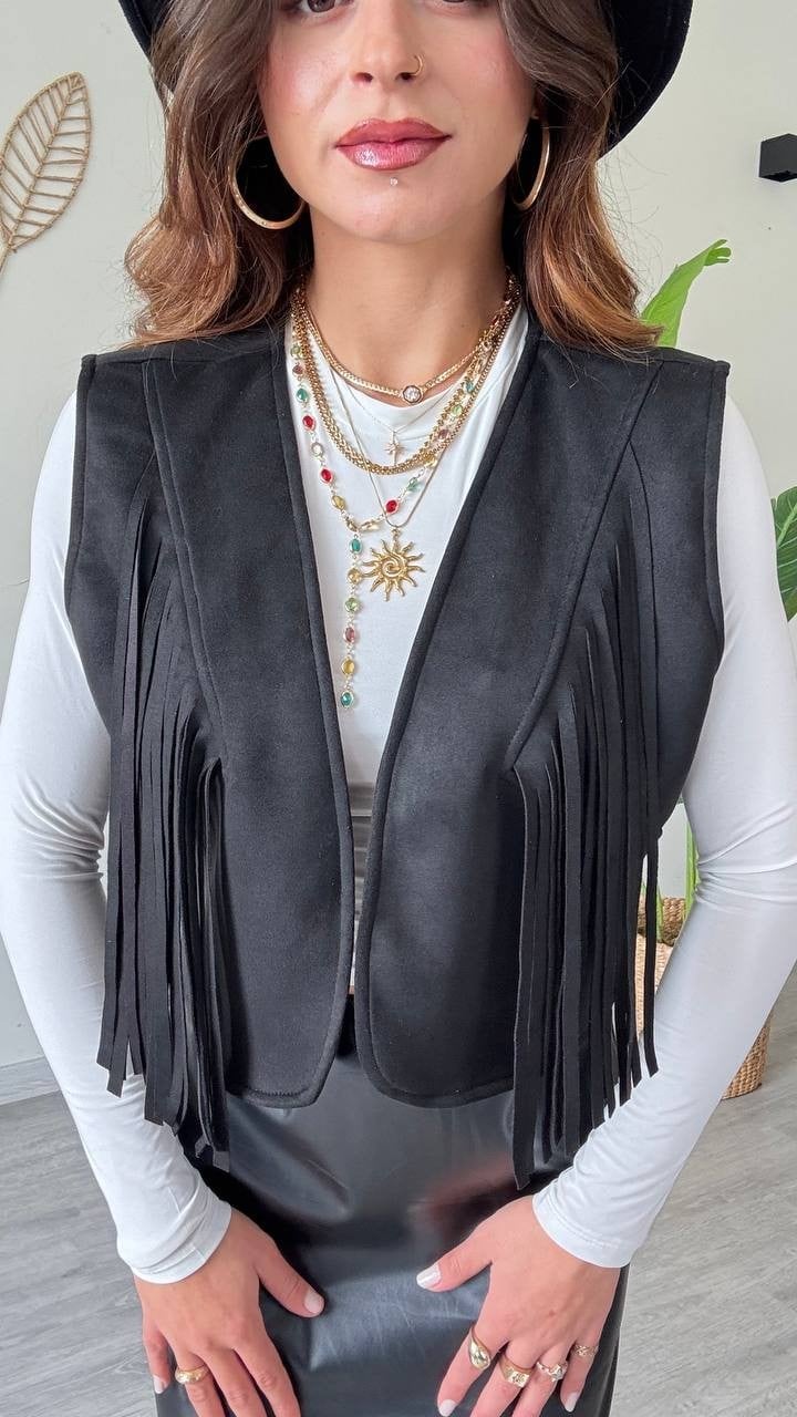 Püskül Detaylı Modern Yelek – Güçlü ve Özgür Stil
