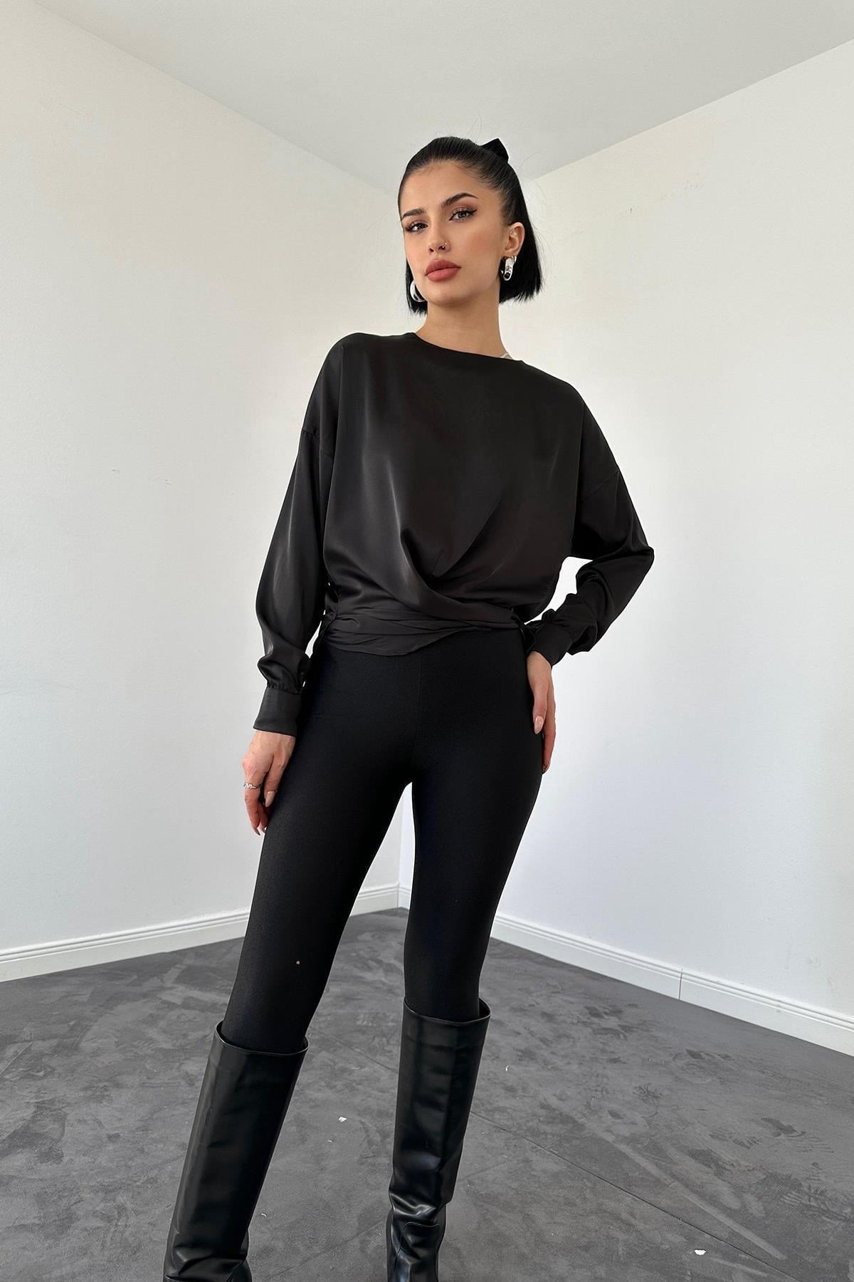 Siyah Bisiklet Yaka Bluz