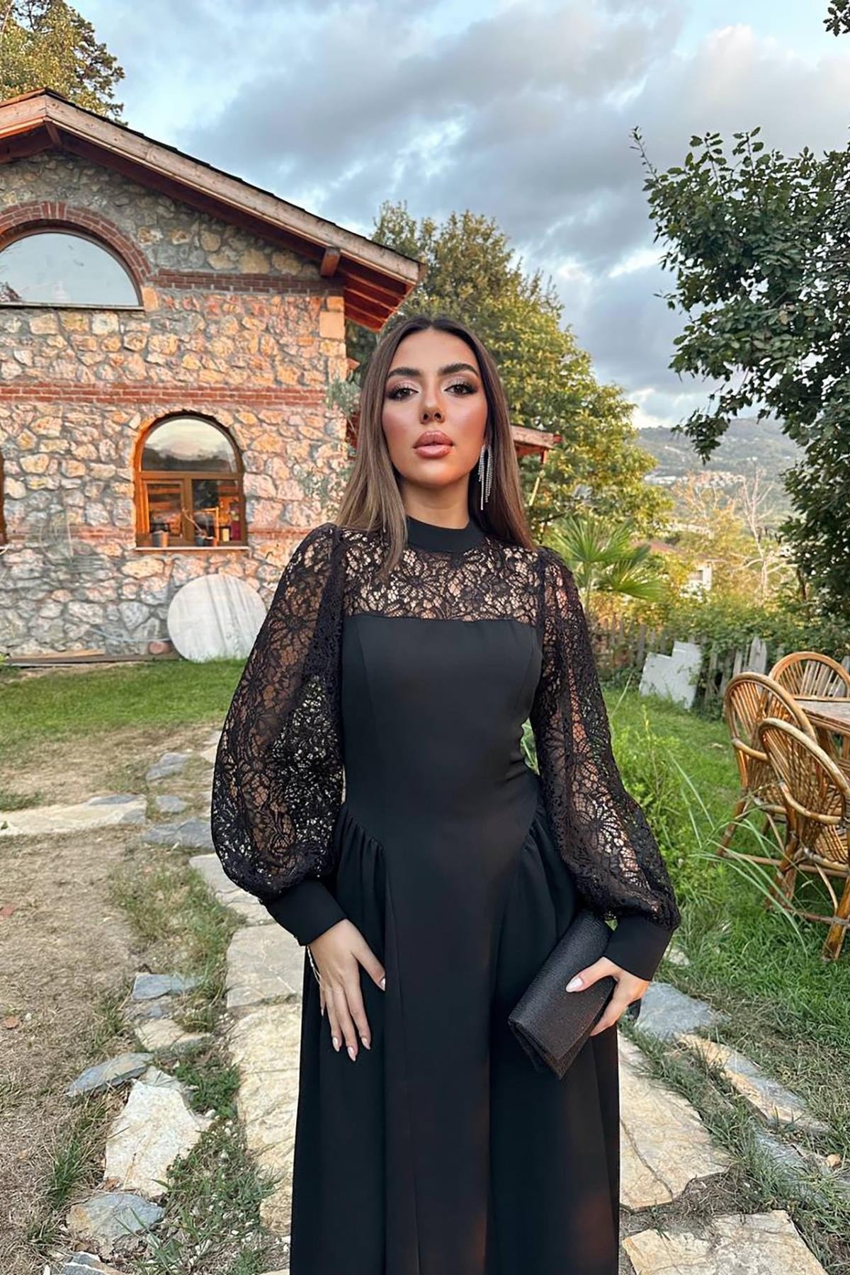Siyah Dantel Garnili Büzgülü Atlas Elbise