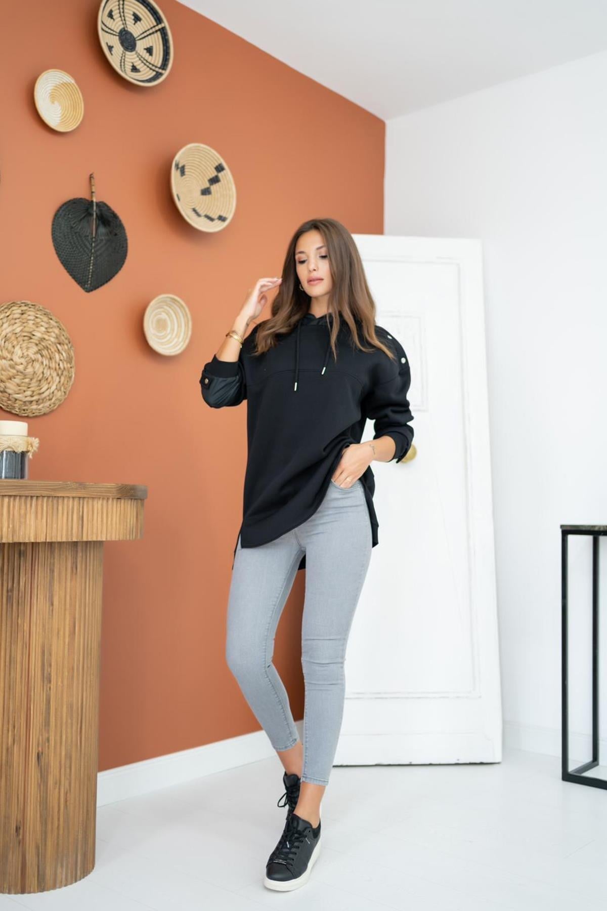 Siyah Kapüşonlu Garni Detay Sweatshirt