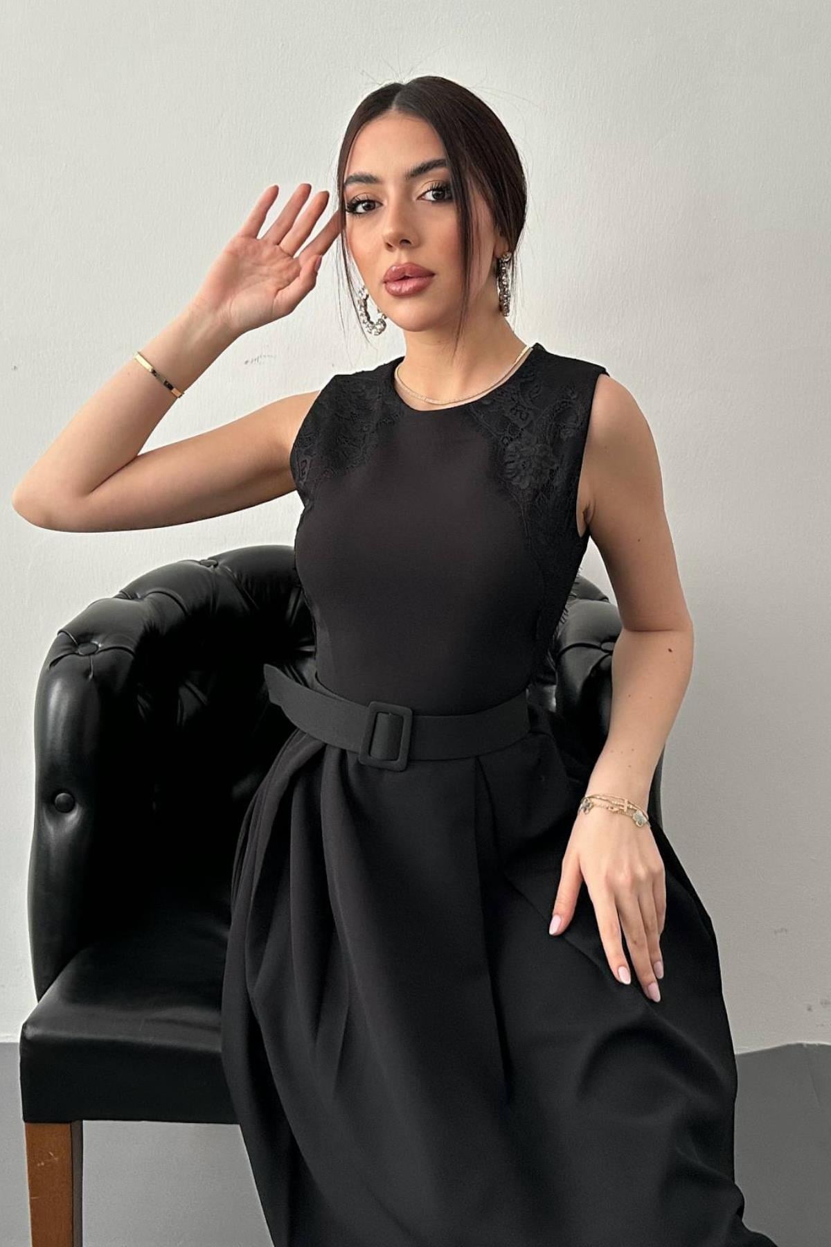 Siyah Kolevi Dantelli Elbise