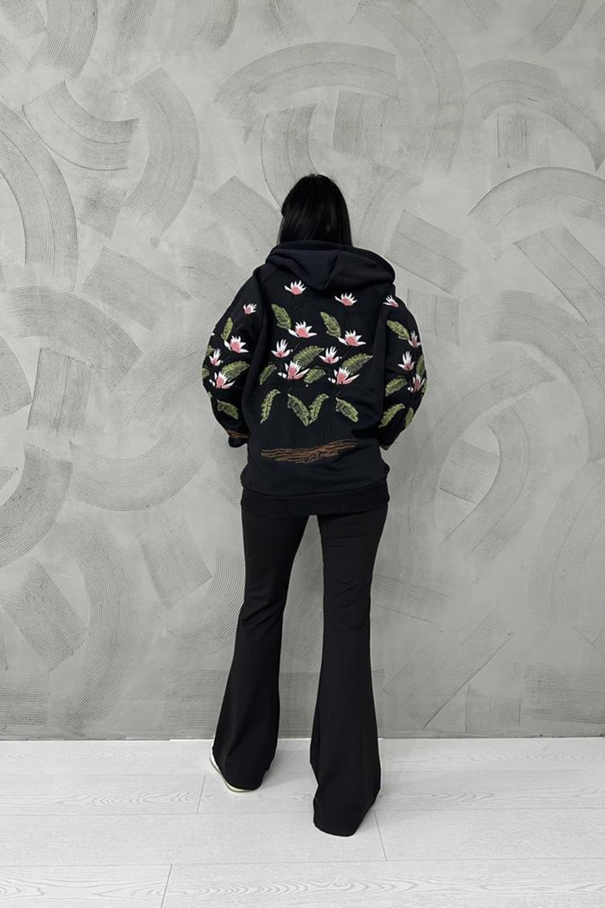 Siyah Nakışlı Sweatshirt