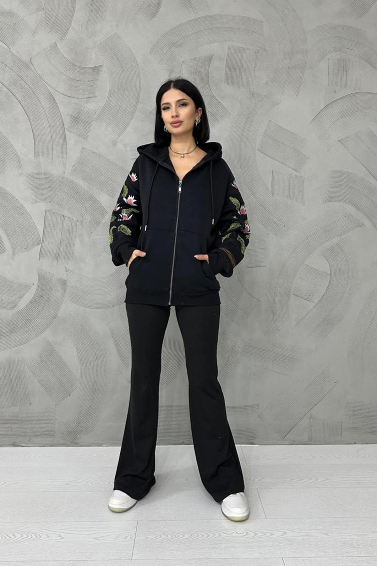 Siyah Nakışlı Sweatshirt