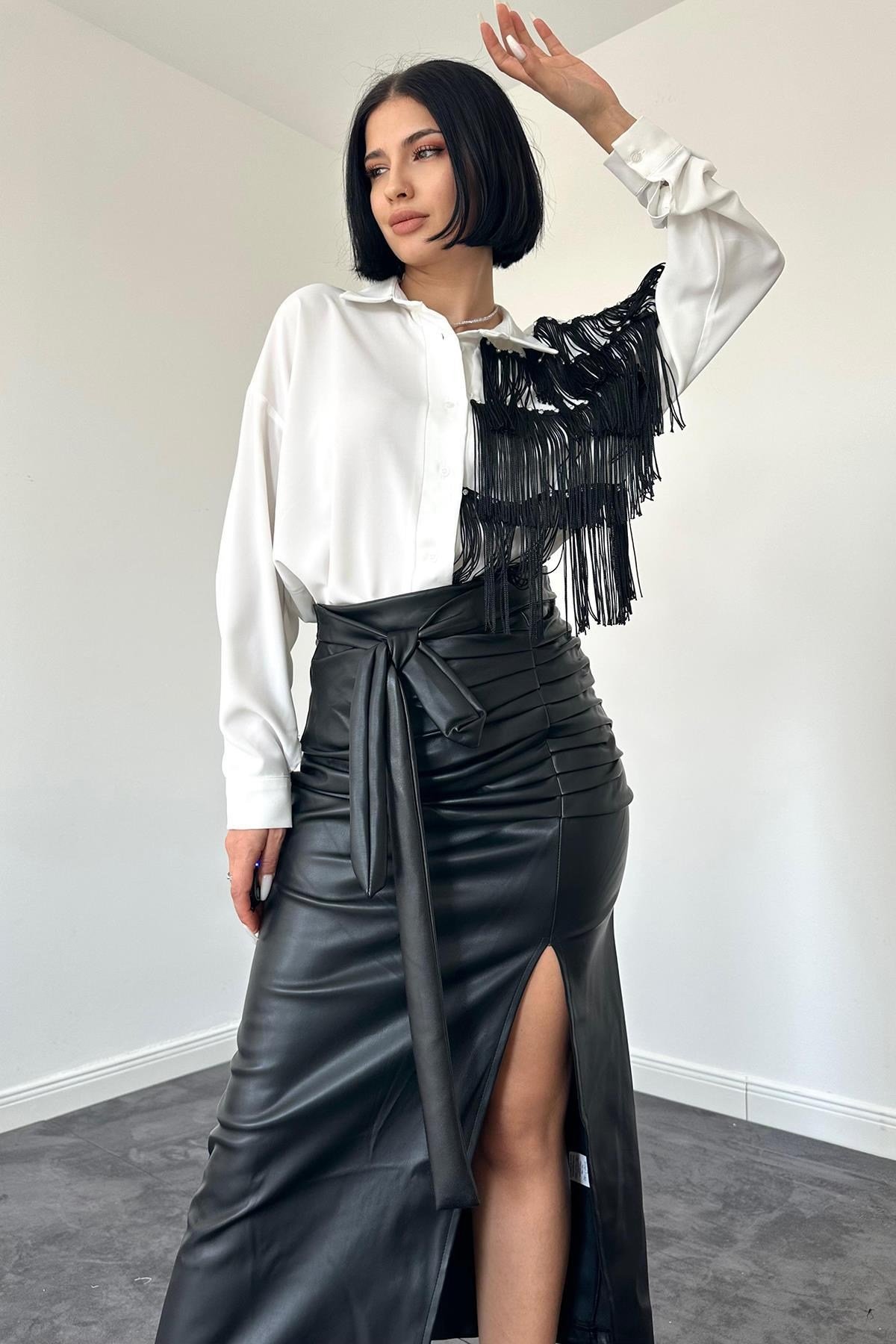 Siyah Ön Büzgülü Askılı Etek