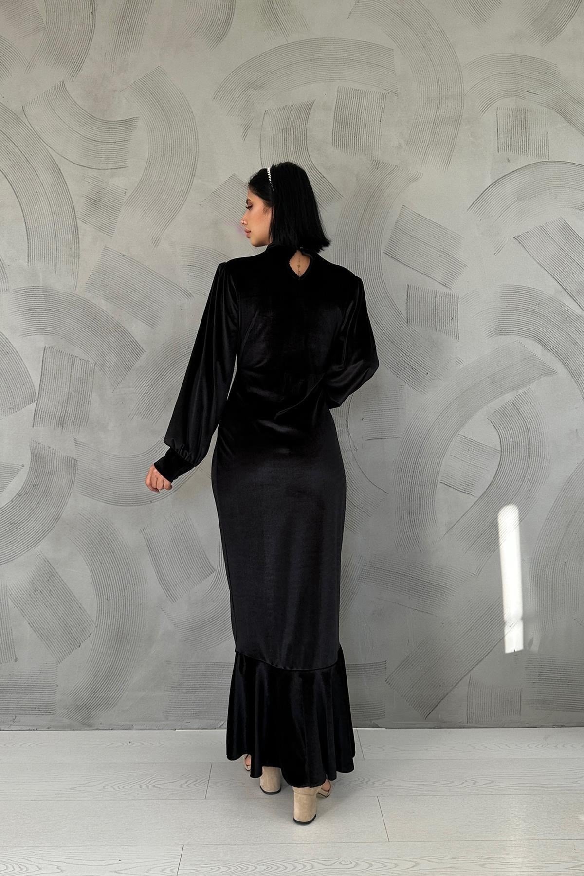 Siyah Önü Büzgülü Dik Yaka Elbise