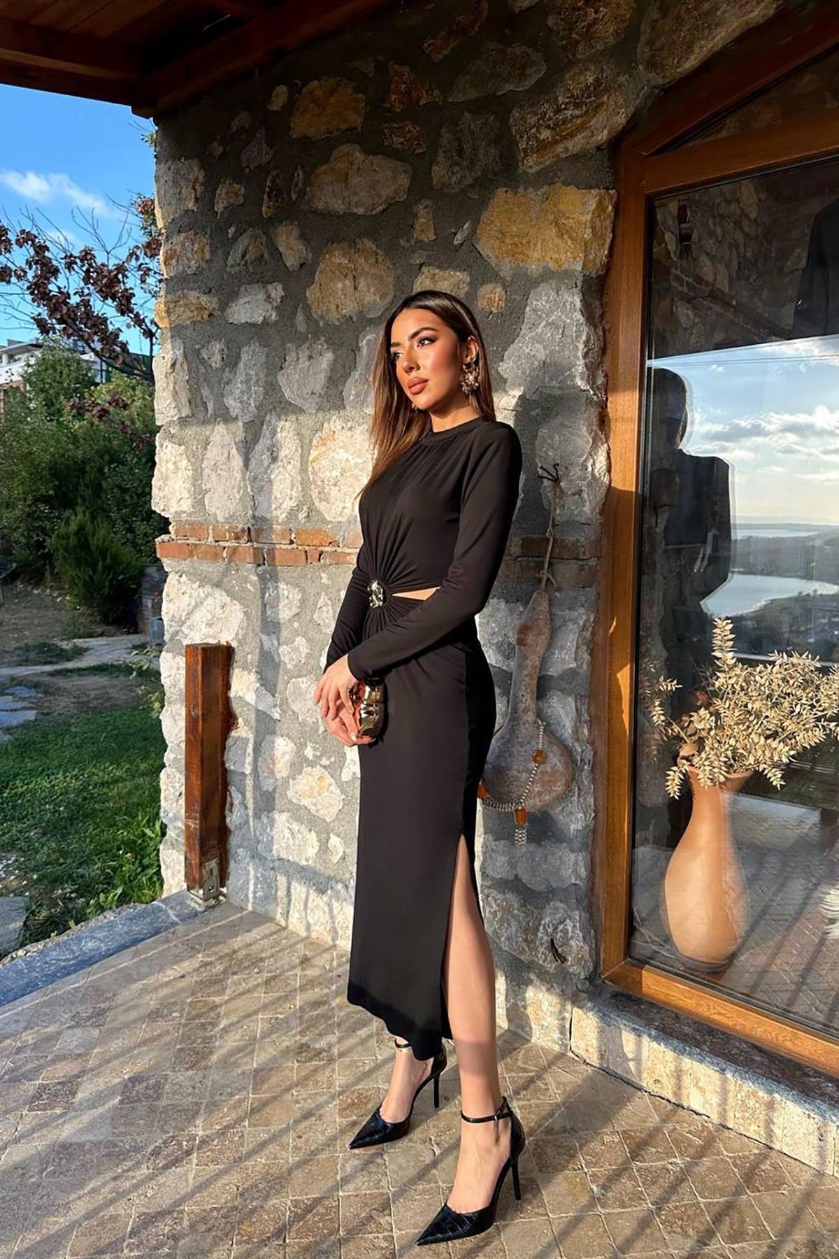 Siyah Pencere Detaylı Büzgülü Elbise