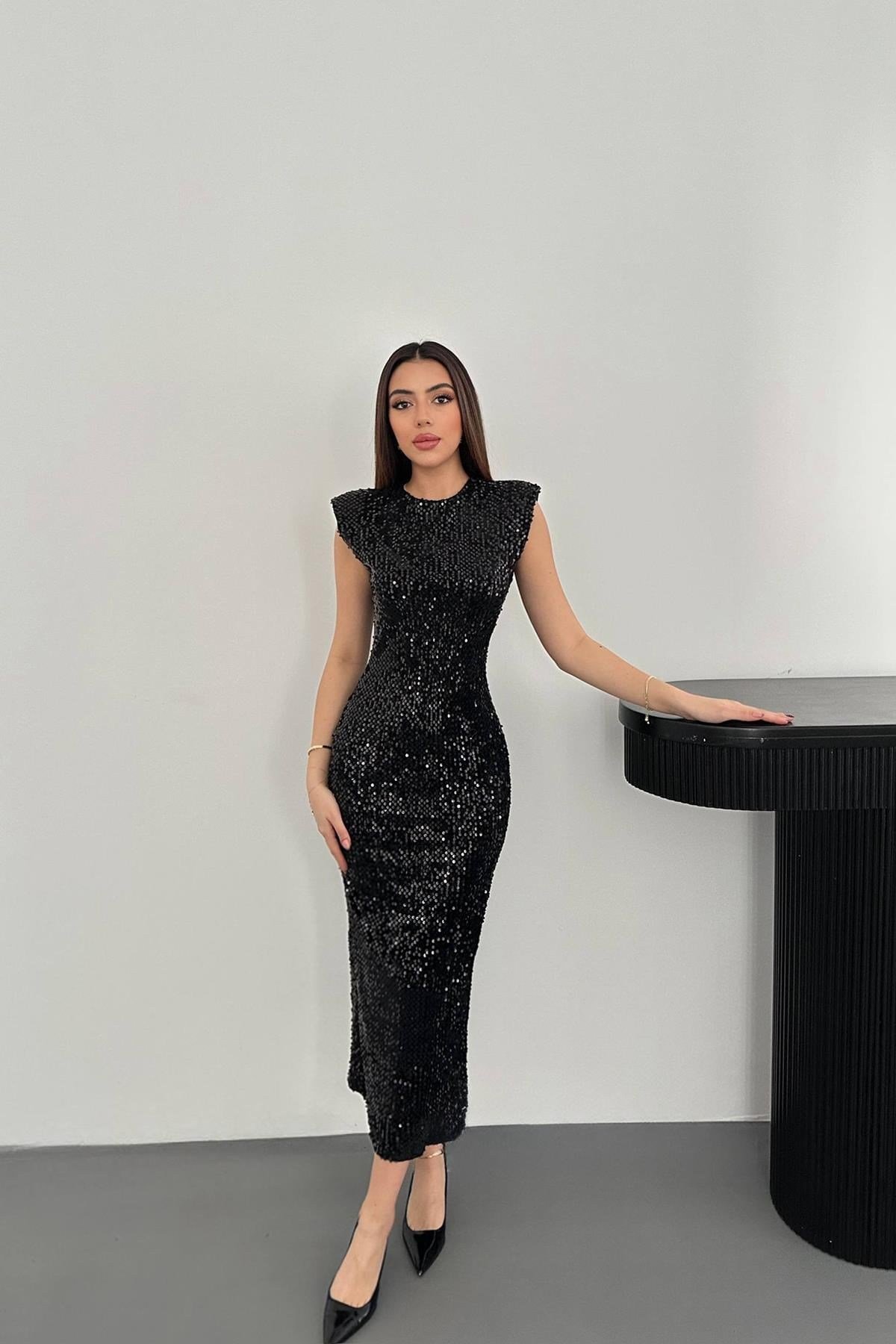 Siyah Pul Payetli Vatkalı Elbise