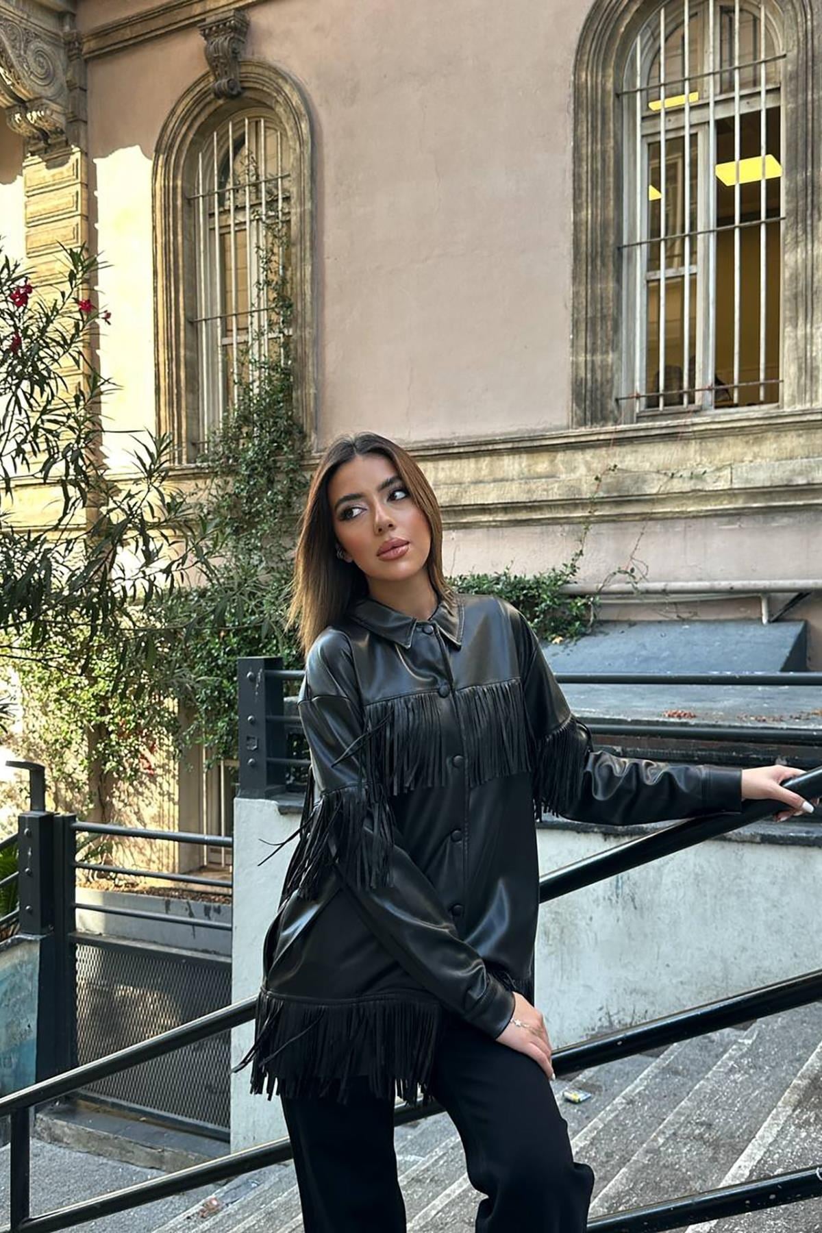 Siyah Püsküllü Deri Gömlek
