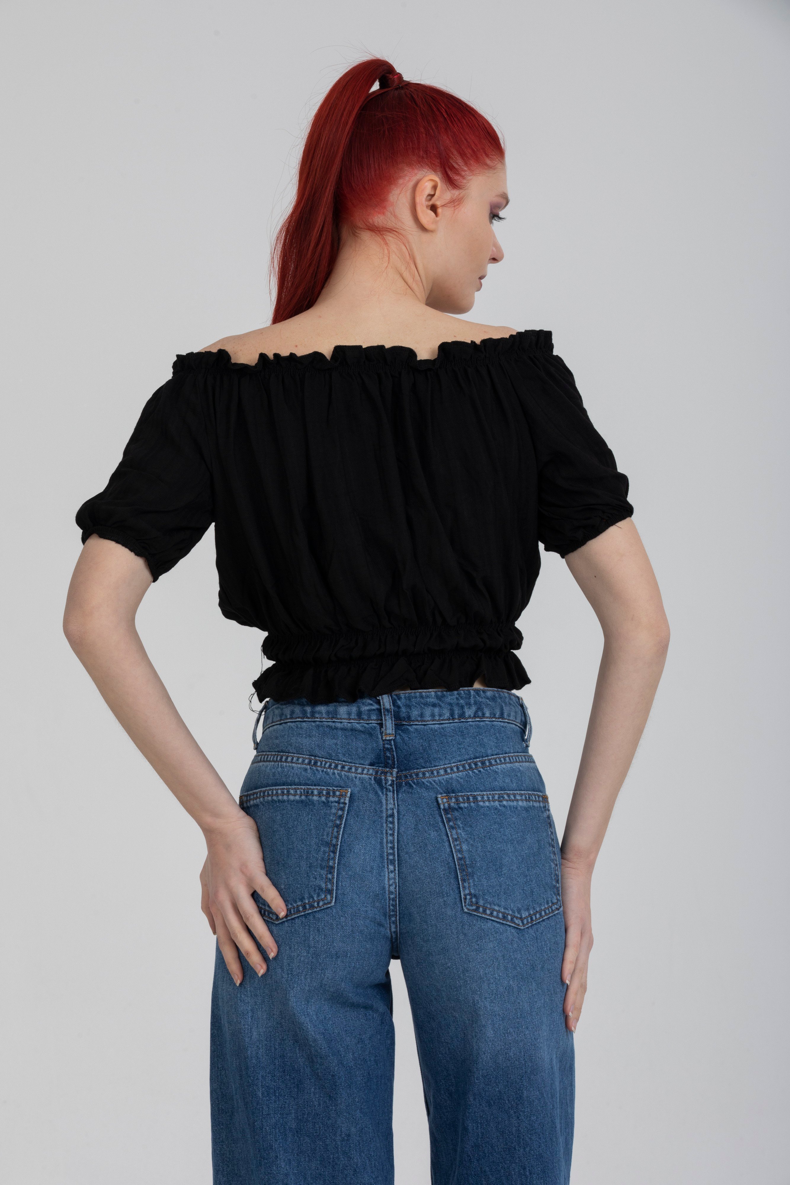 Siyah Renk Önü Büzgülü Detaylı Balon Kol Crop Bluz
