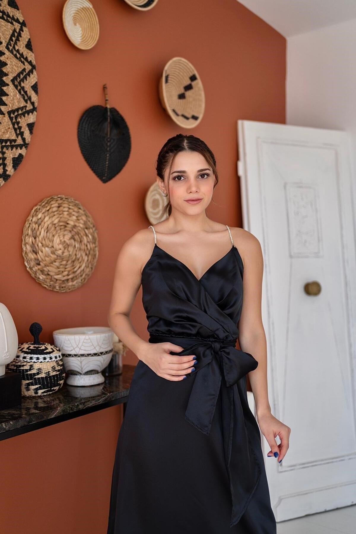Siyah Taş Askılı Prenses Elbise