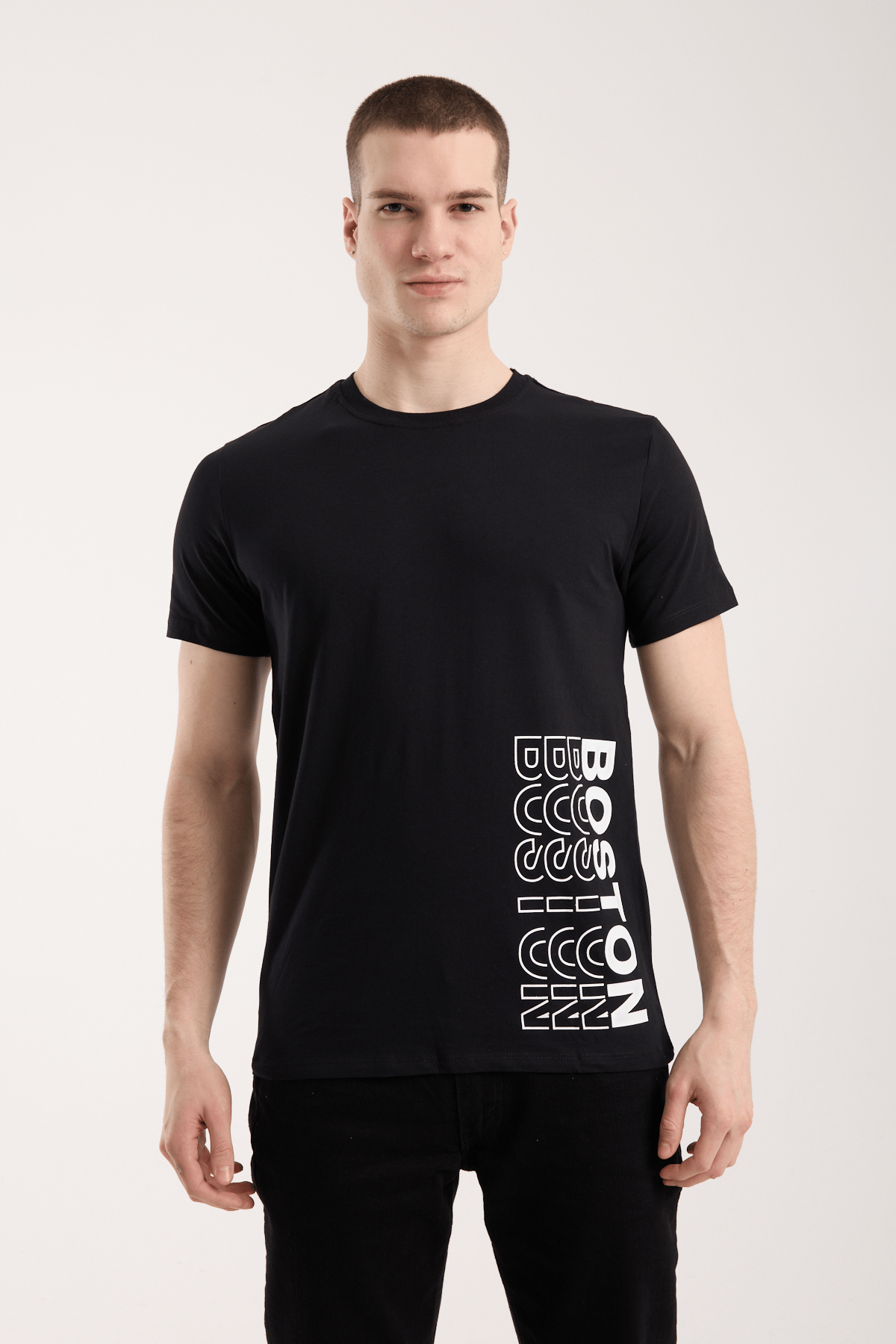 Urban Boston Dikey Baskı Erkek Tişört – Slim Fit, Sokak Stili Günlük T-Shirt