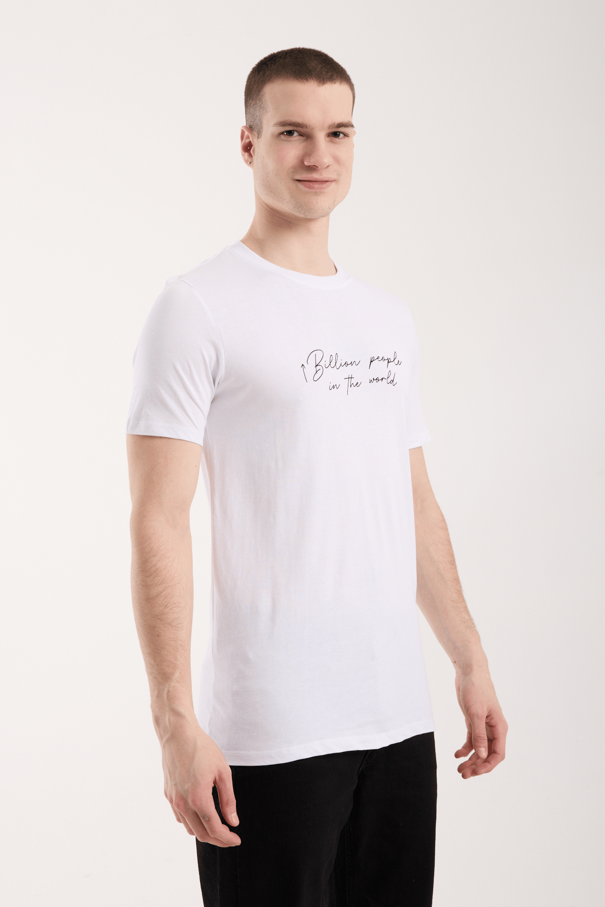 Urban Yazı Detaylı Erkek T-Shirt – Minimal Street Stil, Günlük Kullanım