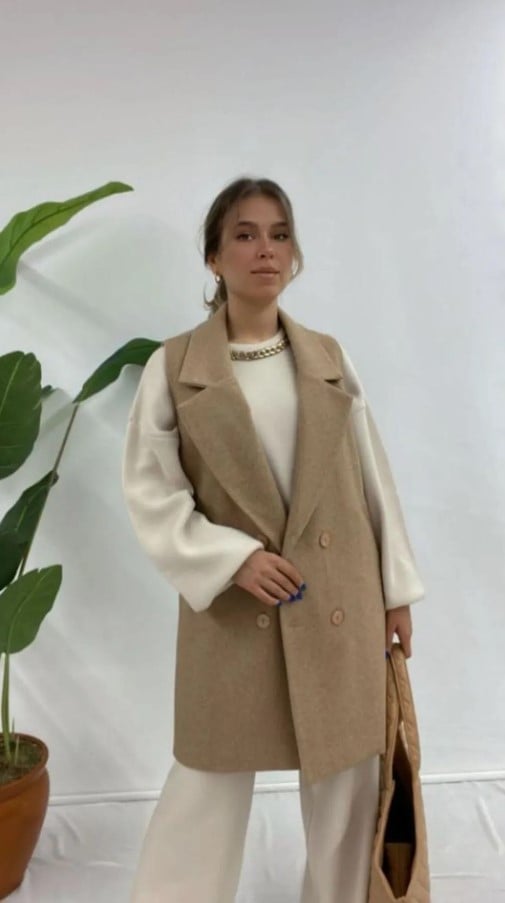 Zarif Camel Bej Kruvaze Yelek – Soft Tonlarda Premium Stil