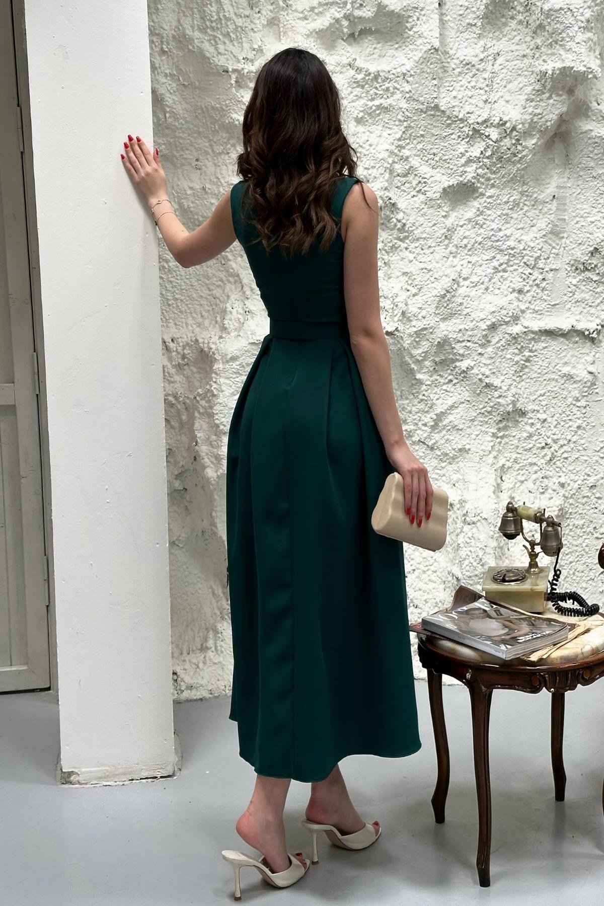 Zümrüt Halter Yaka Kloş Elbise