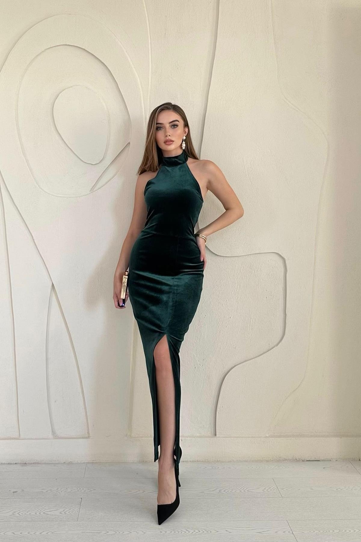 Zümrüt Omzu Açık Kadife Elbise