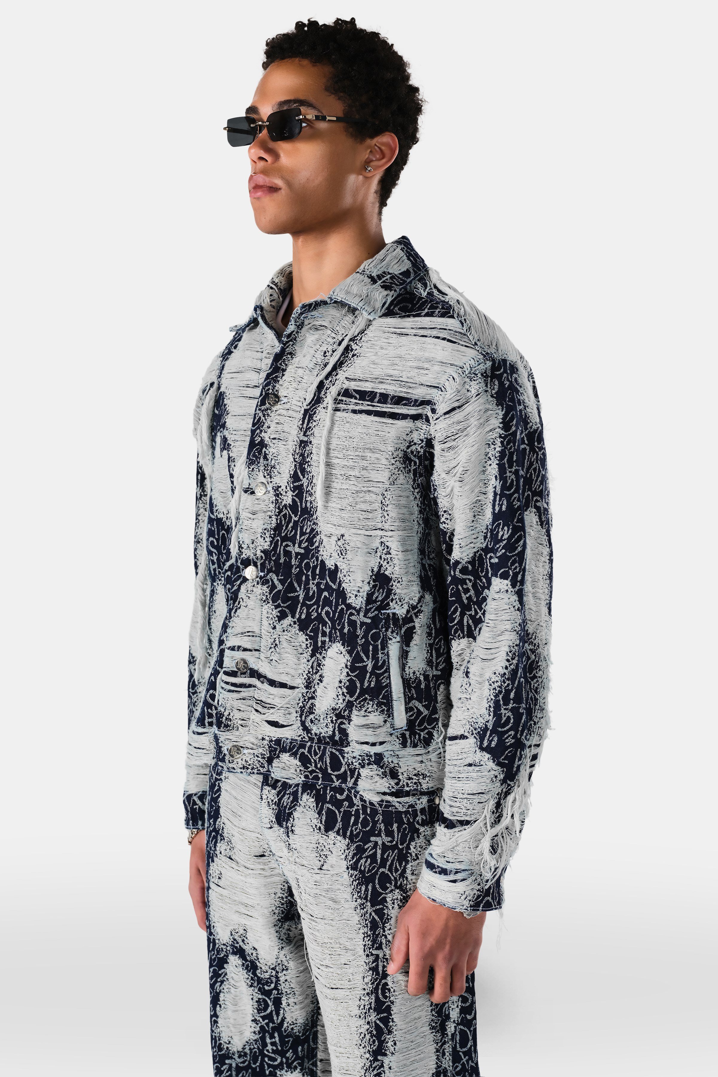 Karışık Desenli Yırtıklı Denim Ceket