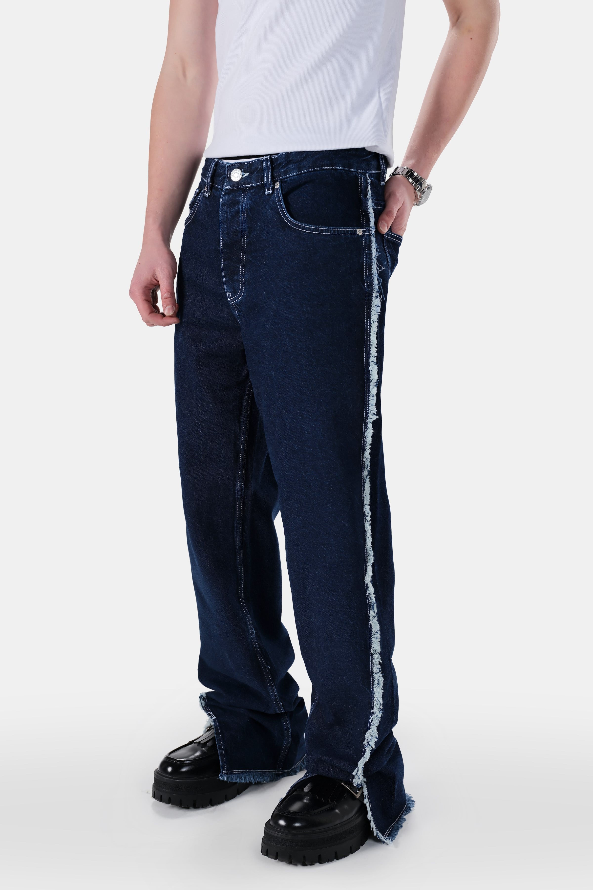 Püskül ve Yırtmaç Detaylı Baggy Fit Jean