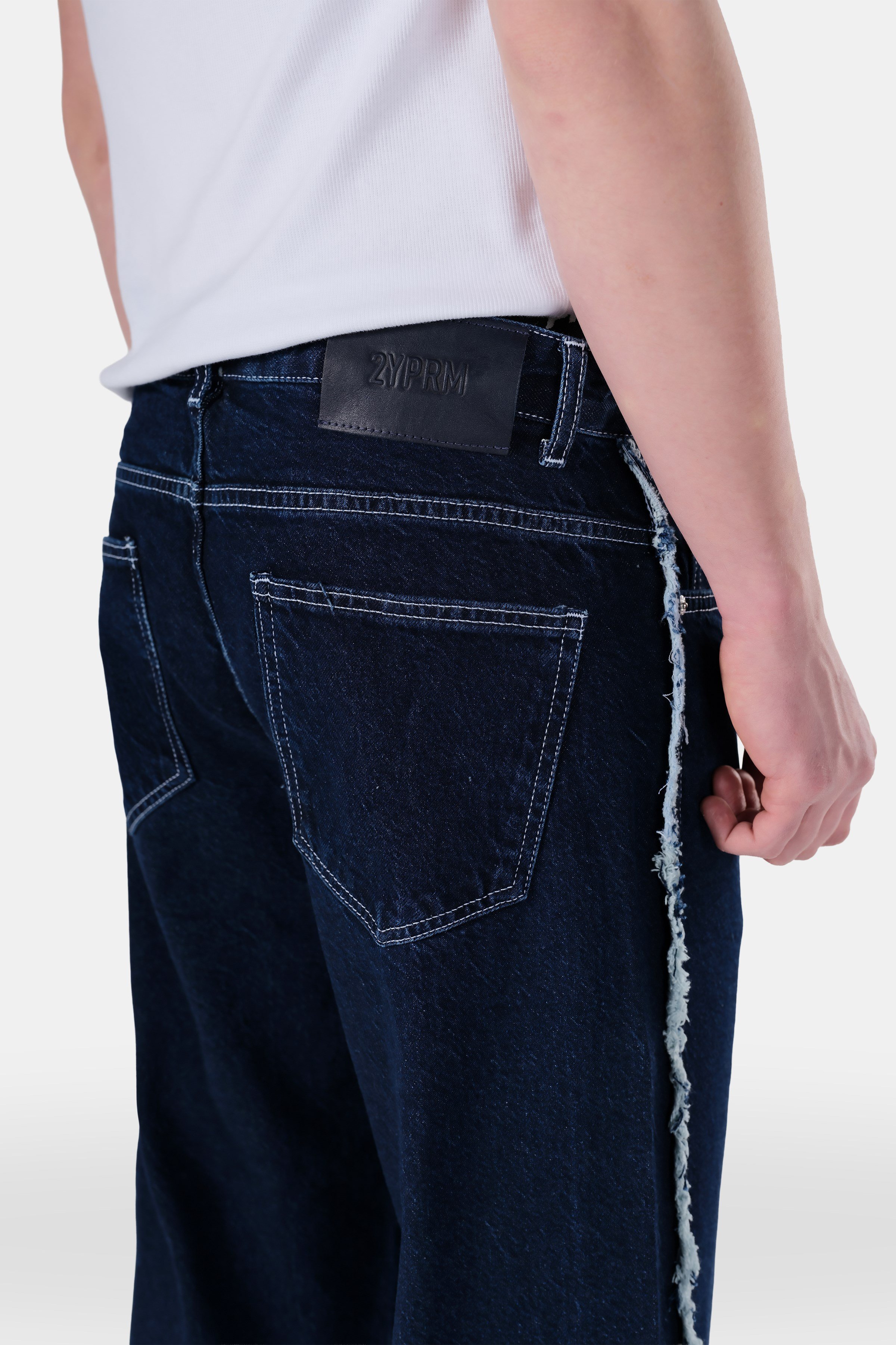 Püskül ve Yırtmaç Detaylı Baggy Fit Jean